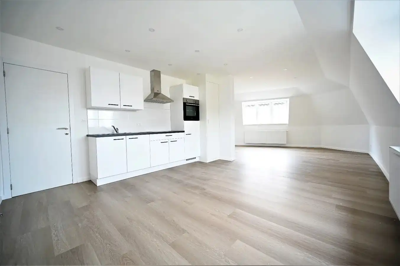 MODERN DAKAPPARTEMENT OP BOOGSCHEUT STRAND EN SHOPPING BLANKENBERGE foto {{pictureIndex}}