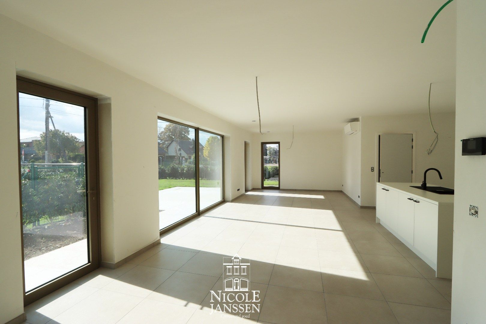 Gelijkvloers nieuwbouwappartement met tuintje en drie autostandplaatsen foto 3