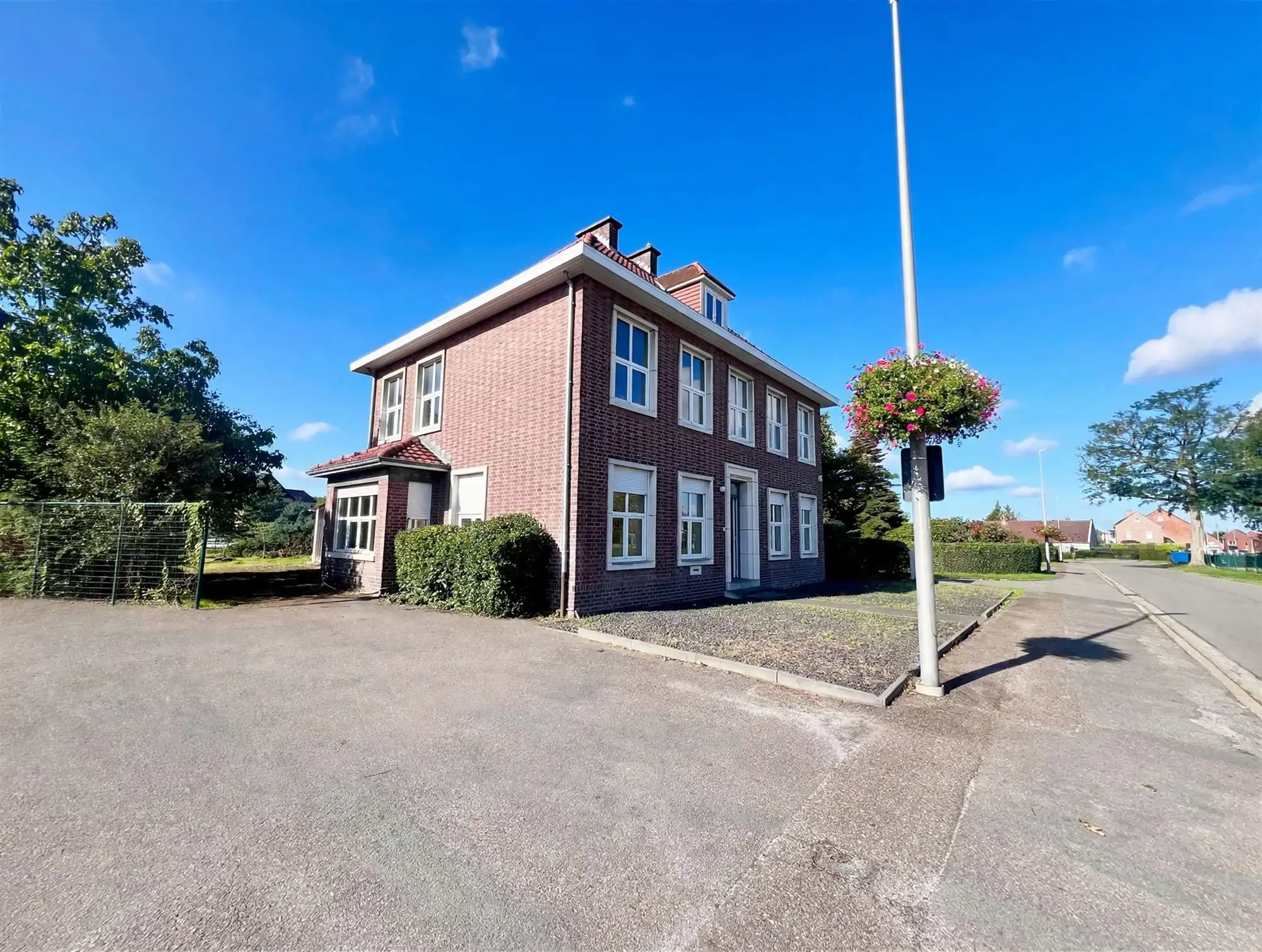 Karaktervolle woning op 907 m² en renovatiepotentieel foto 2