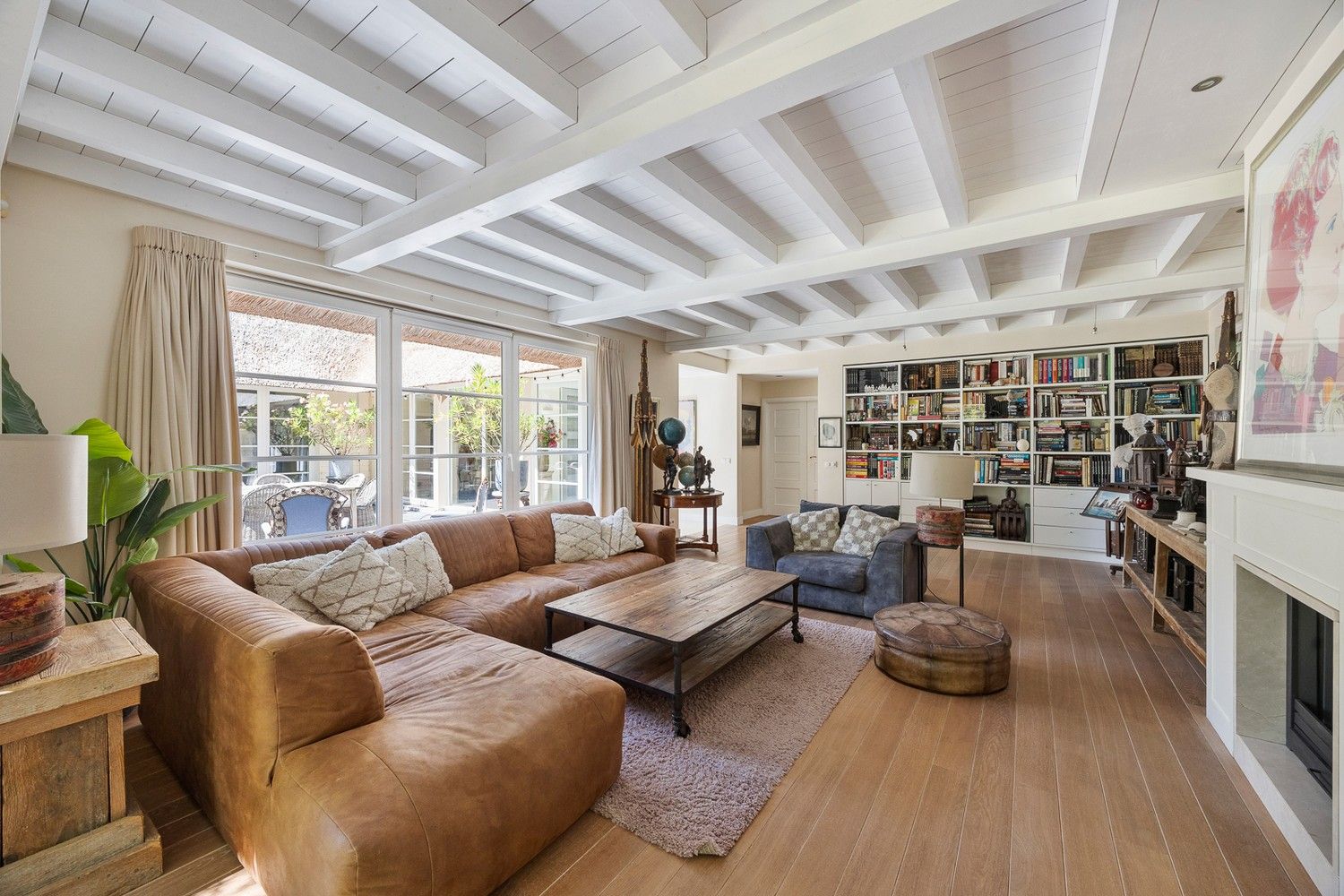 Architecturale rietgedekte villa op 5.717 m² grond foto 5