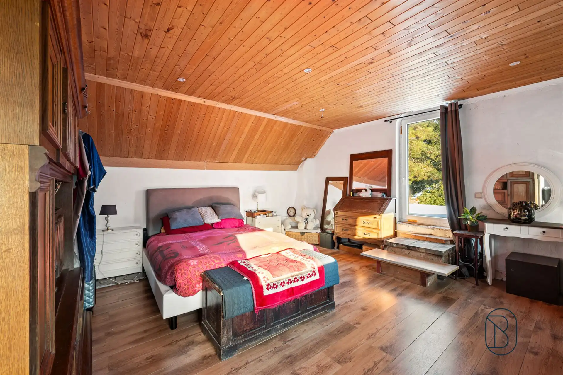 Grote karakterwoning met 5 slaapkamers en dakappartement. foto 16