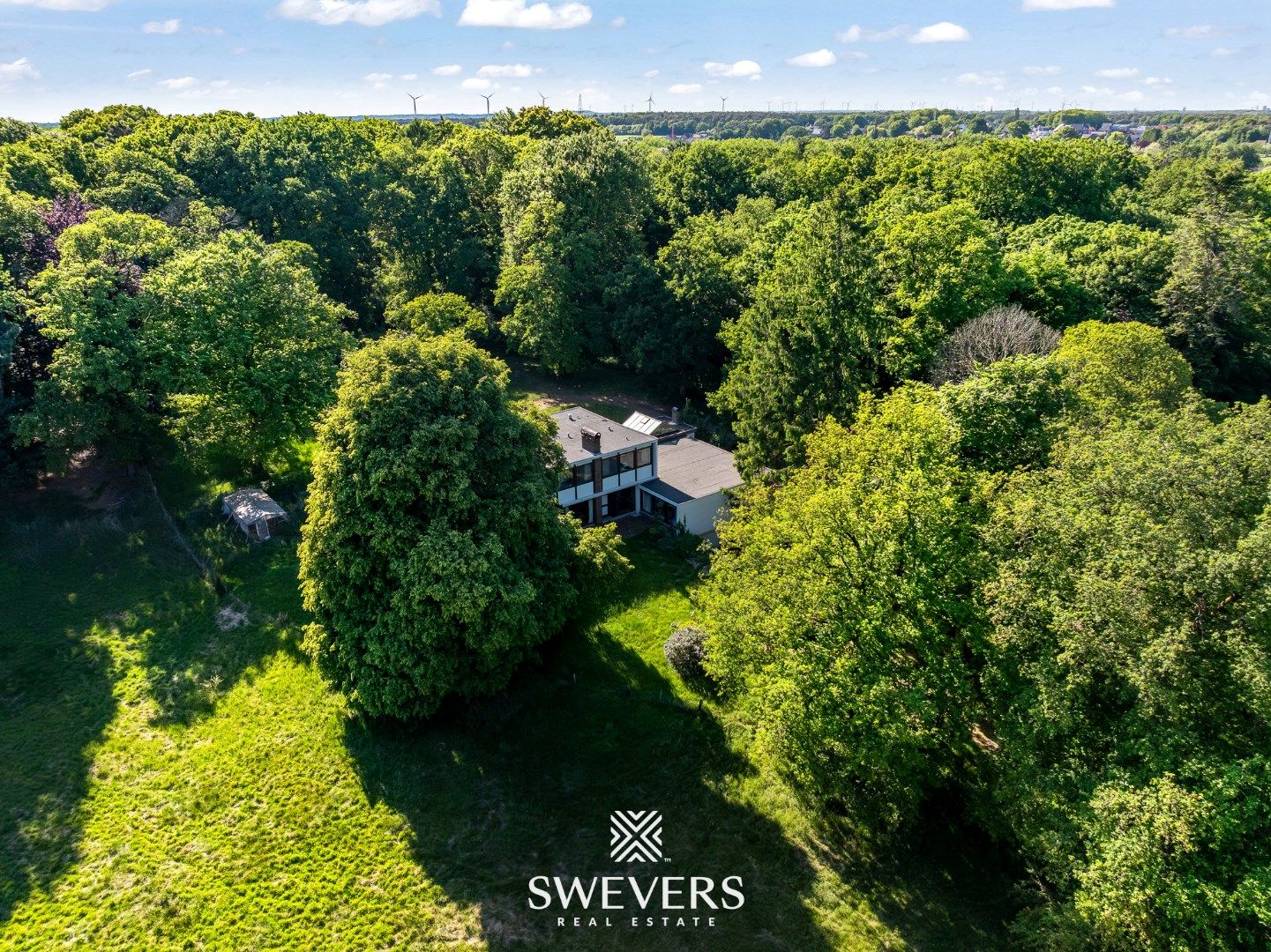 Hoofdfoto van de publicatie: Authentieke villa in woonpark (Kayenberg) van 5ha 43a 