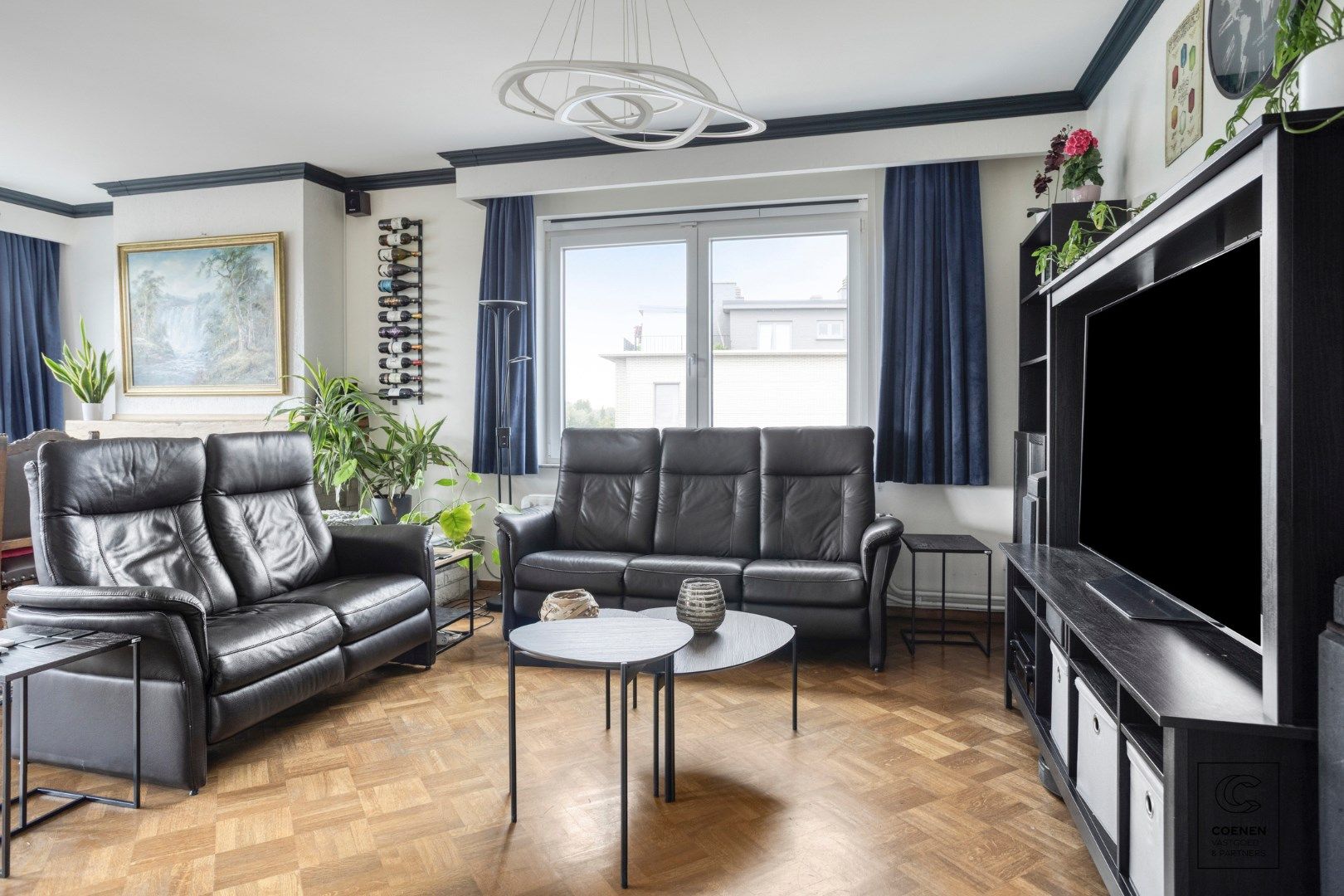Ruim gerenoveerd appartement van 97 m² met twee slaapkamers te Merksem! foto 4