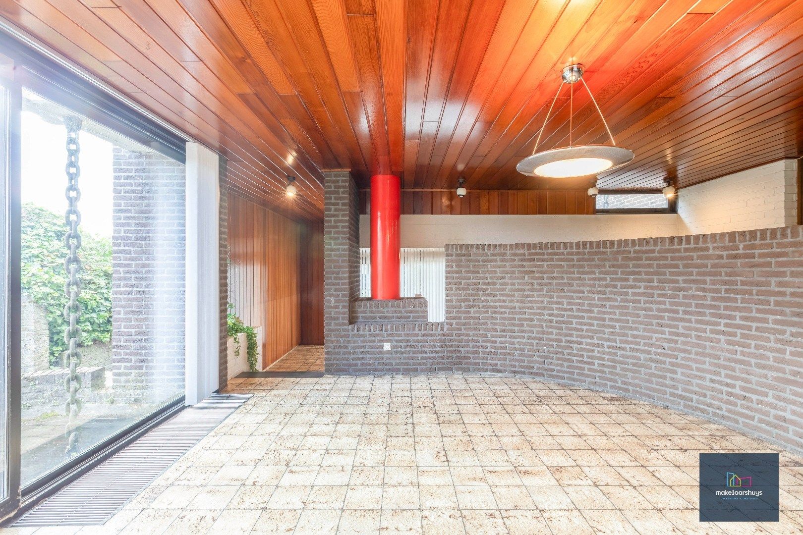 Architecturale woning op een rustige ligging foto 7