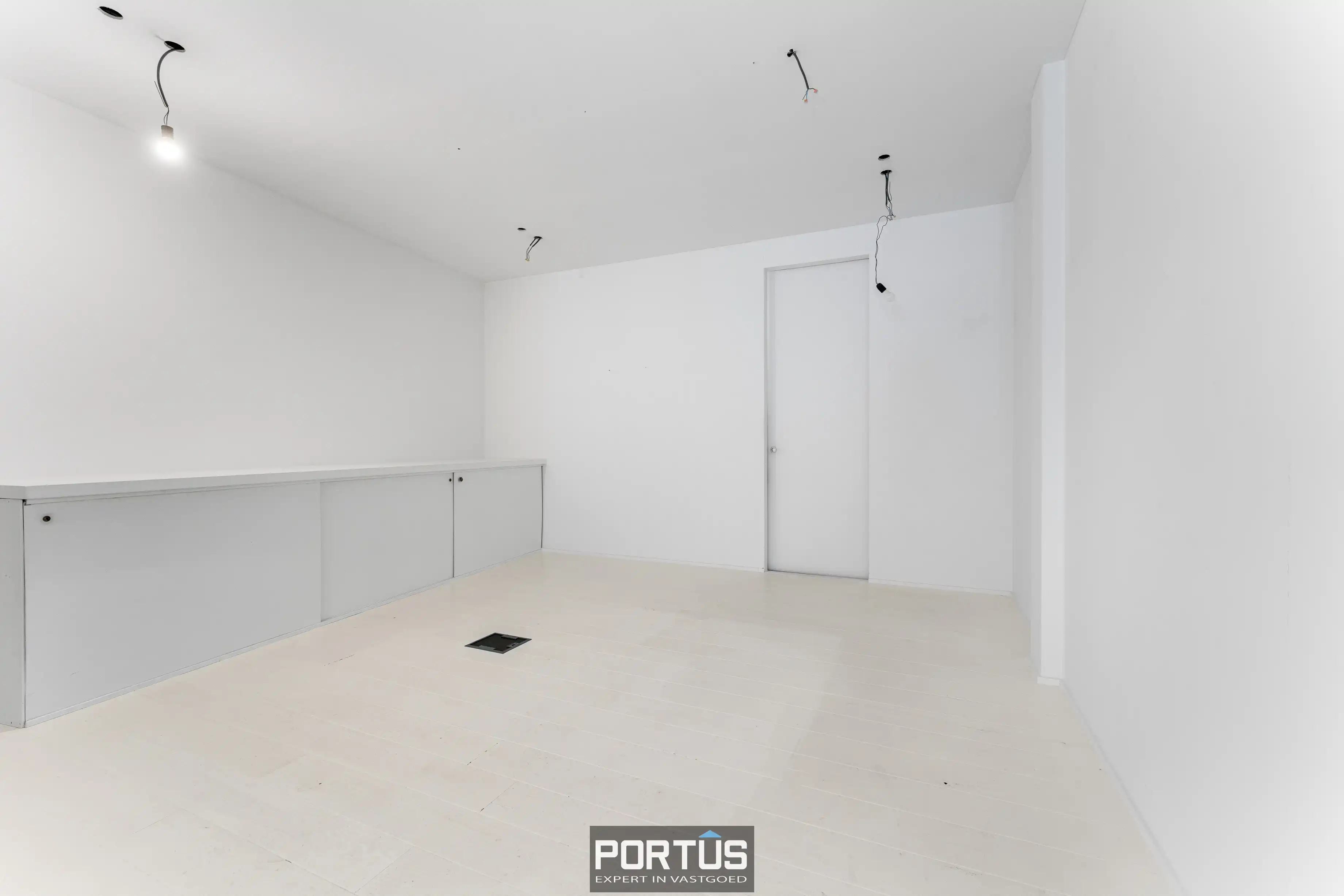 Commercieel gelegen handelspand te koop te Roeselare  foto 17