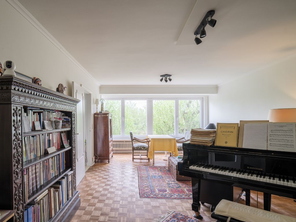 Instapklaar 2-slaapkamer appartement met een zicht over de Coupure foto 4