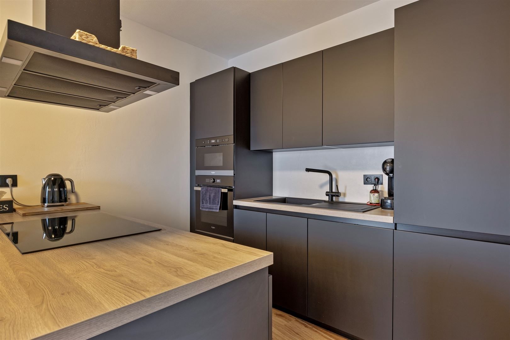 TE HUUR: Ruim gerenoveerd appartement met 3 slaapkamers te Heusden! foto 7