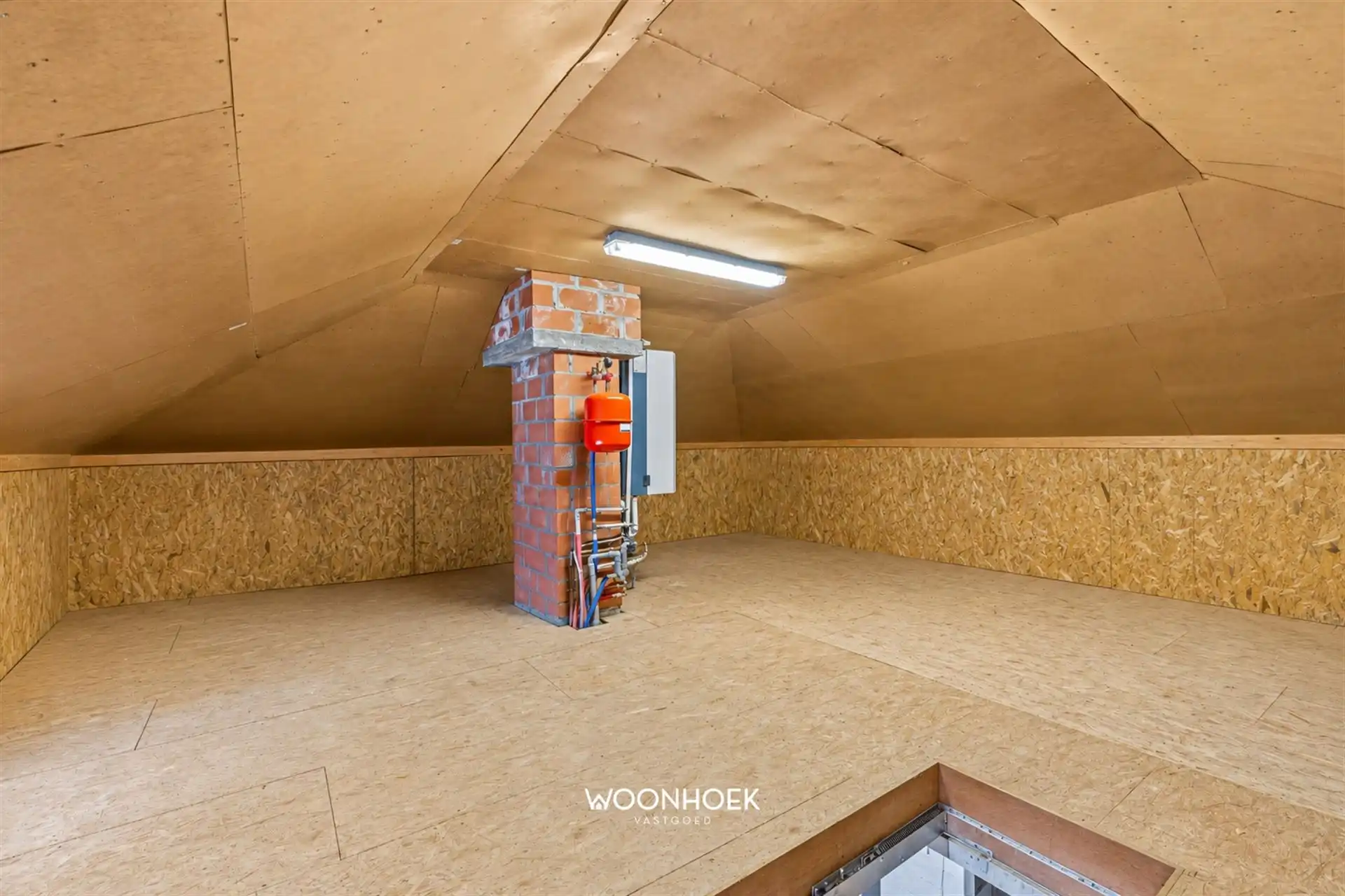 Exclusieve villa met panoramisch uitzicht en magazijn.  foto 29