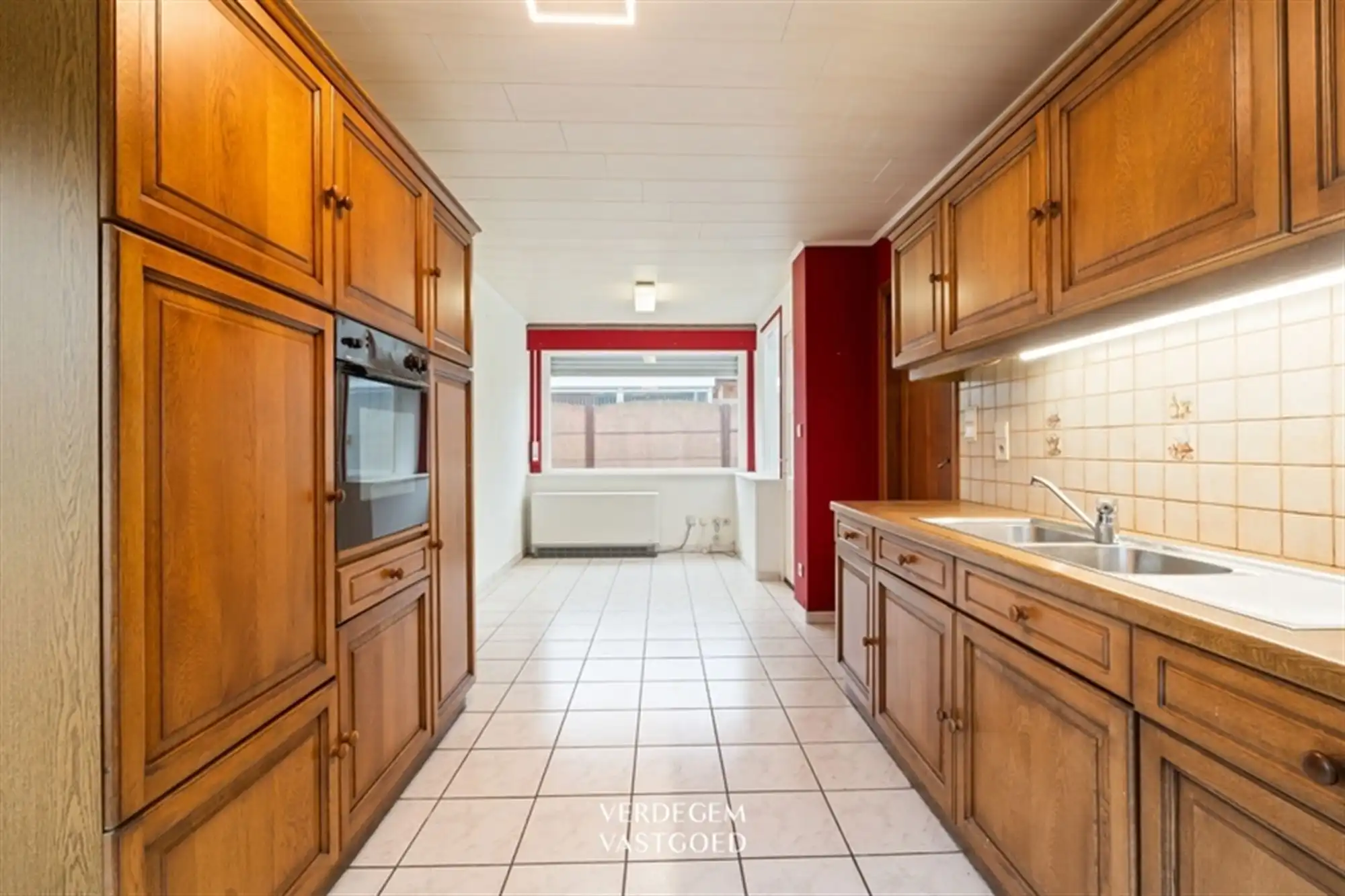 Vrijstaande woning met 2+1 slaapkamers, tuin en weidse zichten - te renoveren foto 7