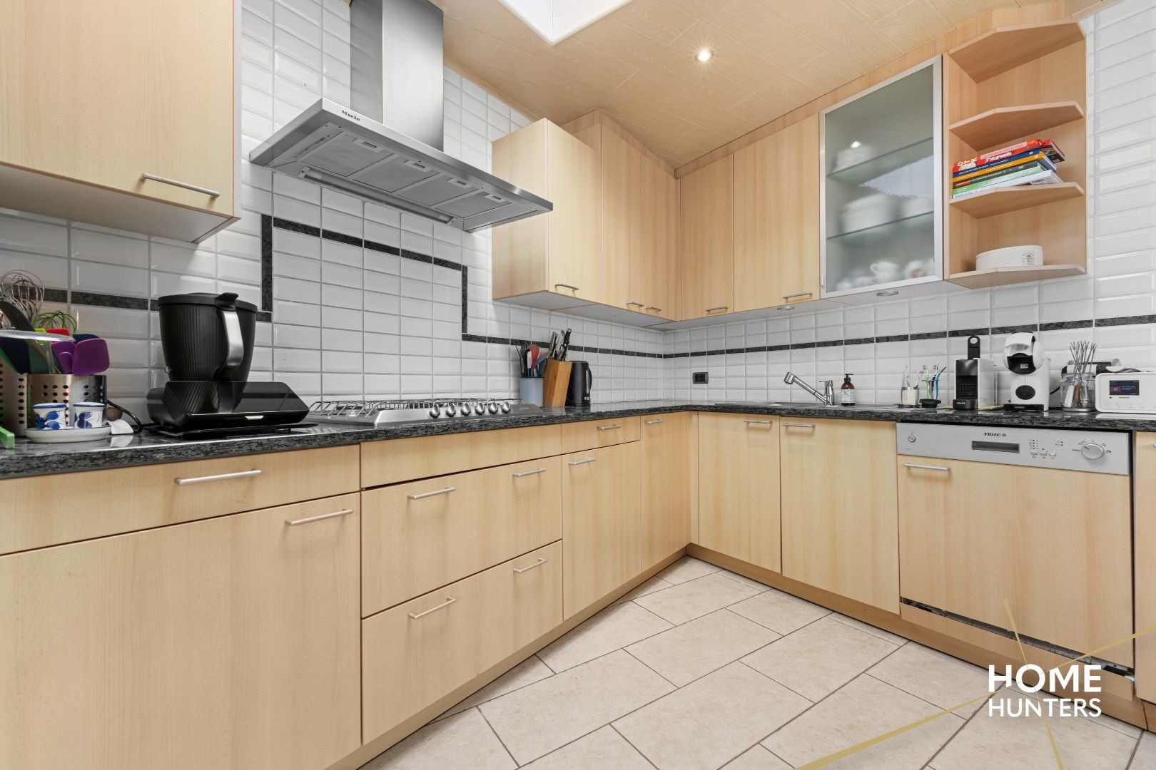 Ruime woning met 4 slaapkamers, een ruime zonnige tuin met verwarmd zwembad foto 22