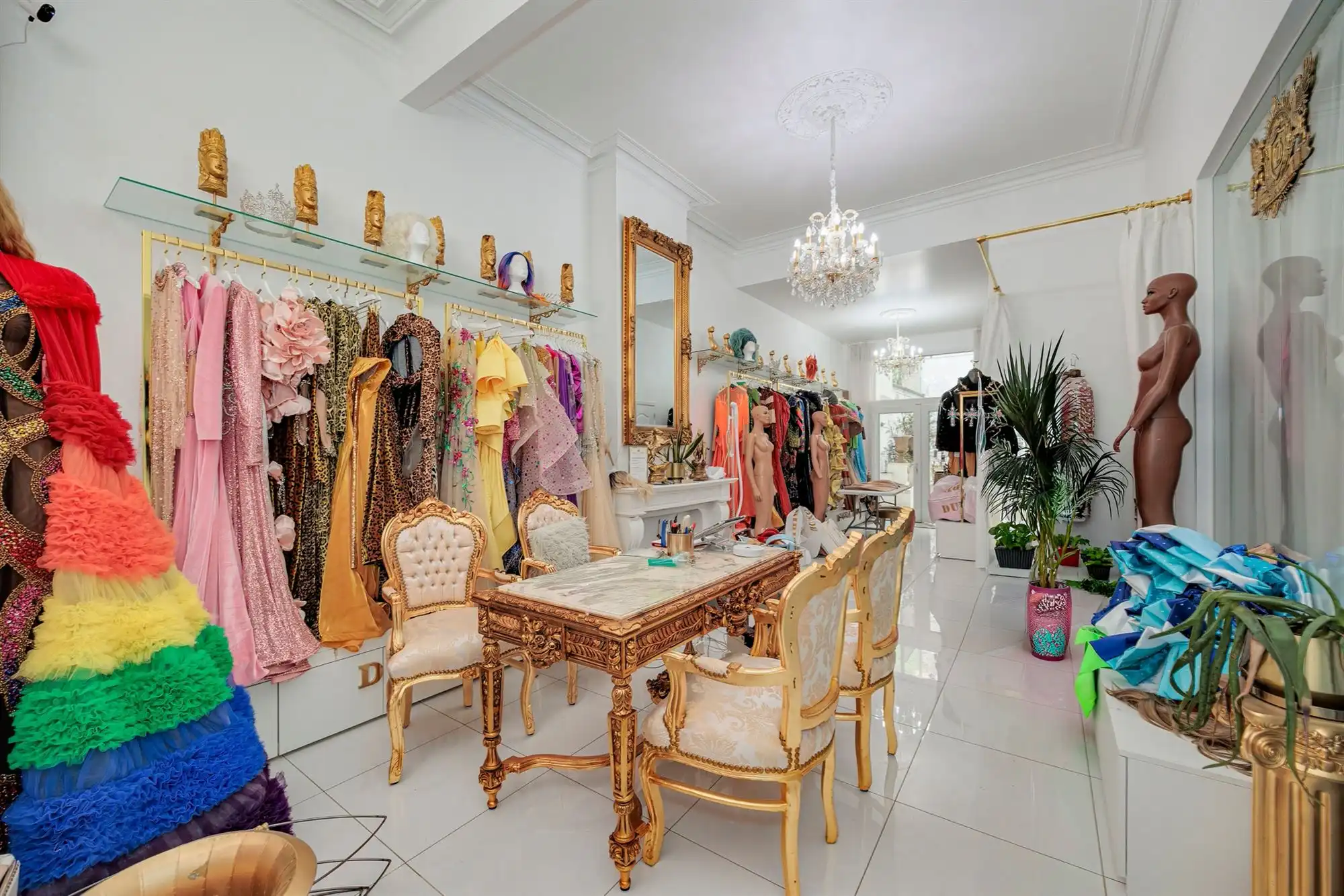 Ruime herenwoning met 5 slk + 4 badk met tuin en terras  foto 3