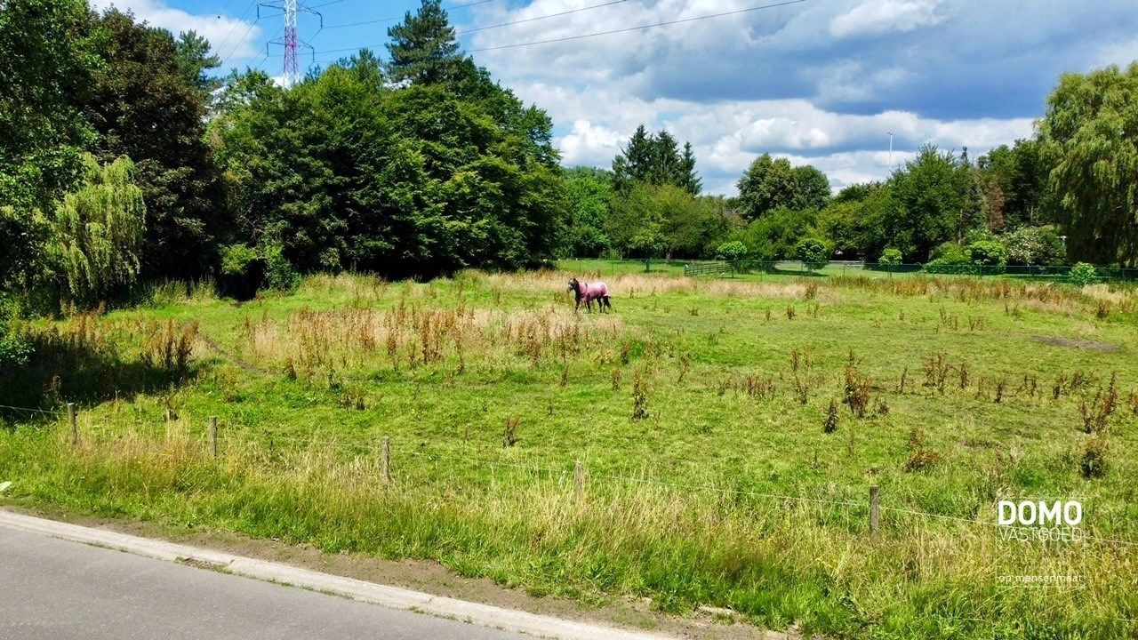 Ruime bouwgrond voor een half open bebouwing, gelegen op een perceel van 7a85ca. foto 1