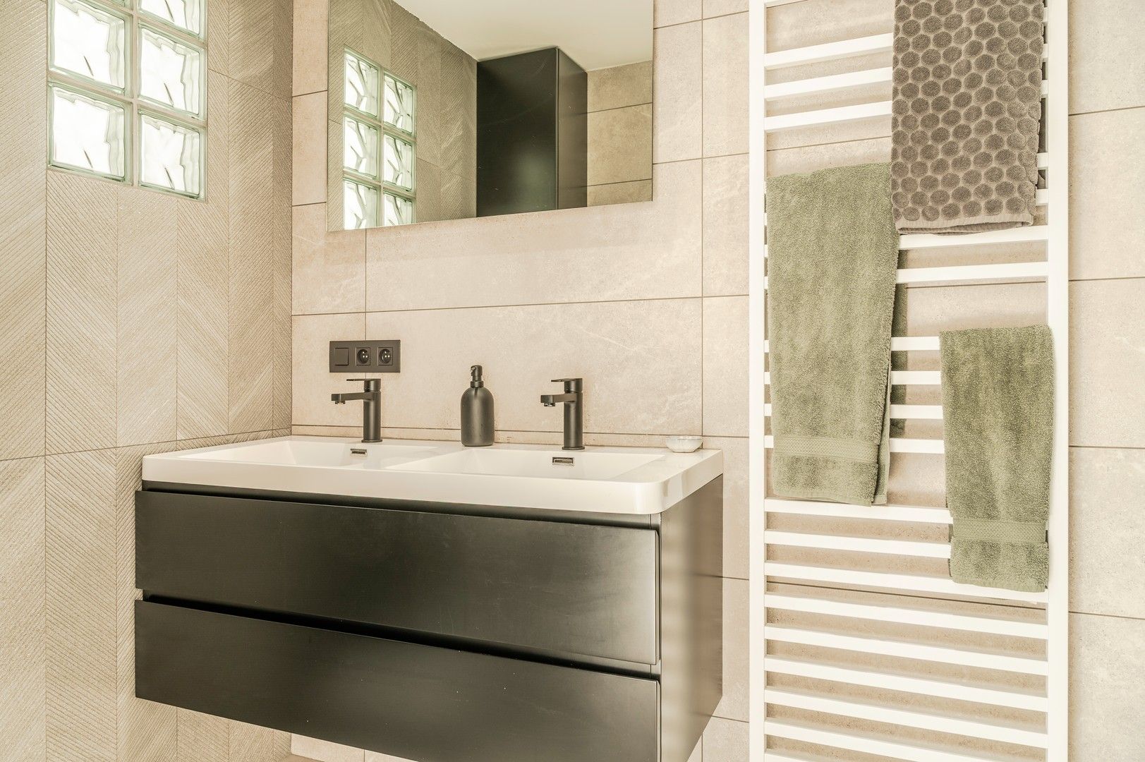 Charmante woning met tuin en karakter in het hart van Hoboken foto 14