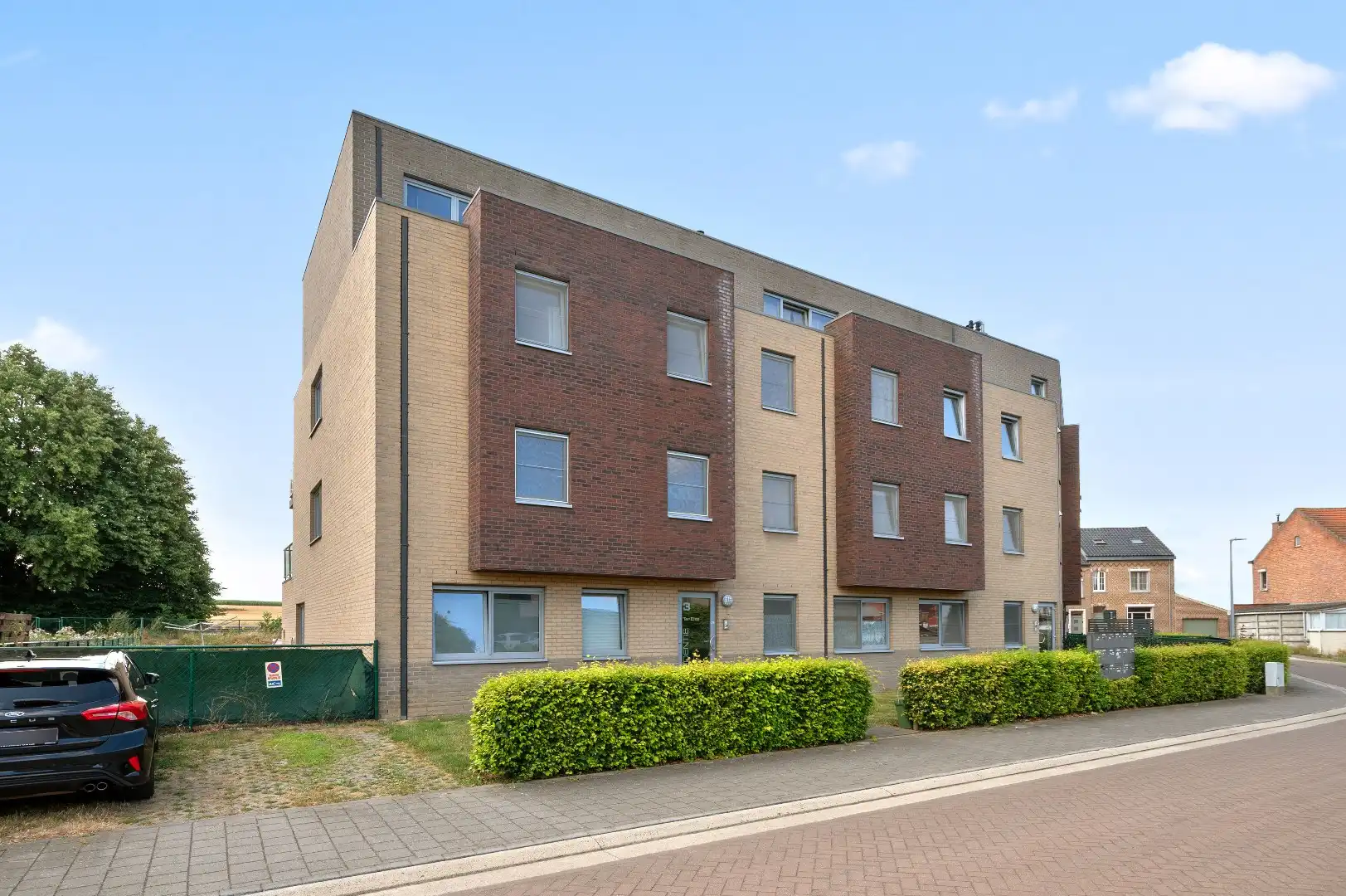 Gezellig appartement met ruim terras nabij het centrum (mogelijkheid aankoop autostaanplaats) foto 3