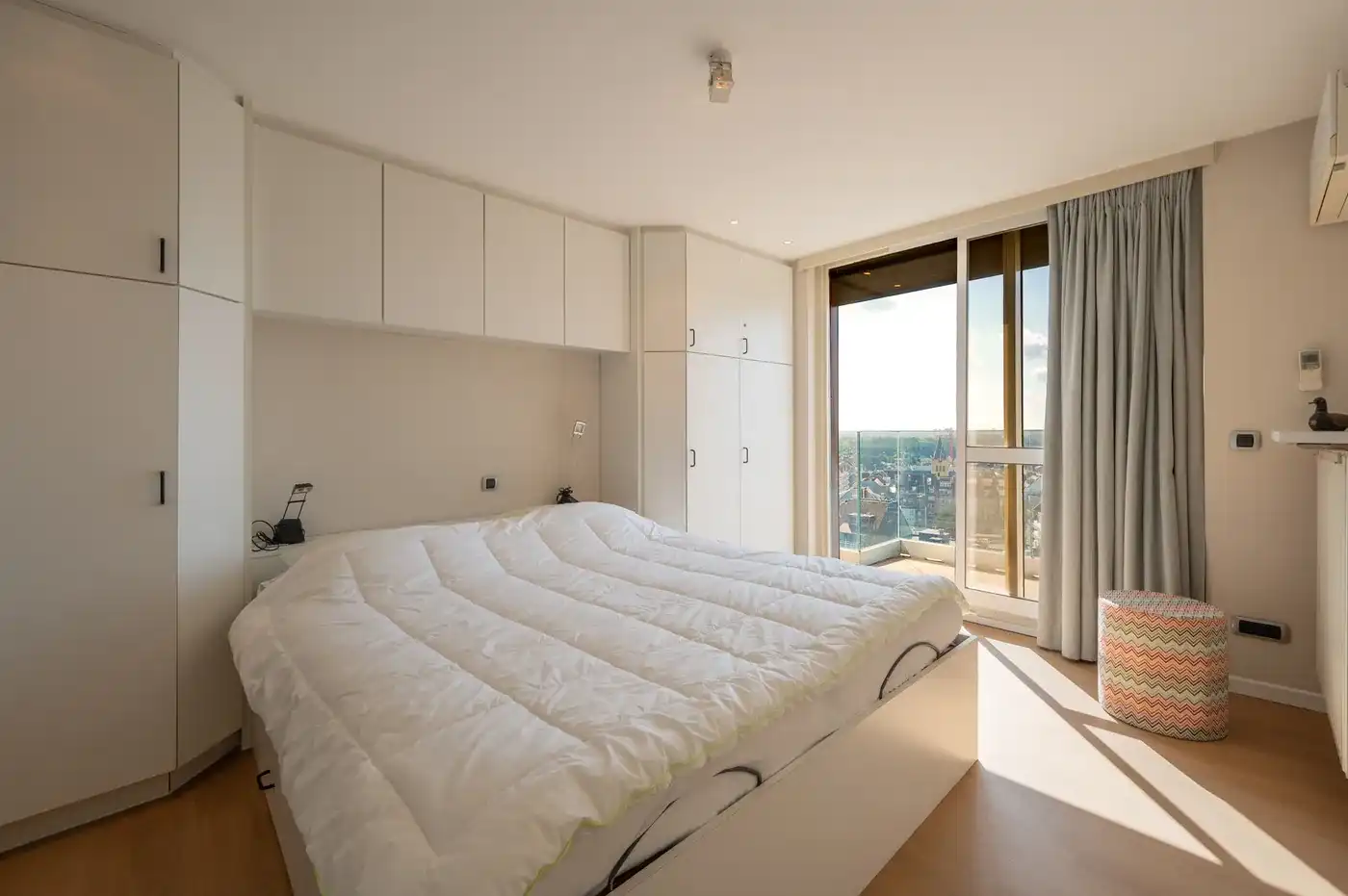 Uitzonderlijke penthouse gelegen op de Zeedijk aan het Van Bunnenplein met panoramische zichten foto 14