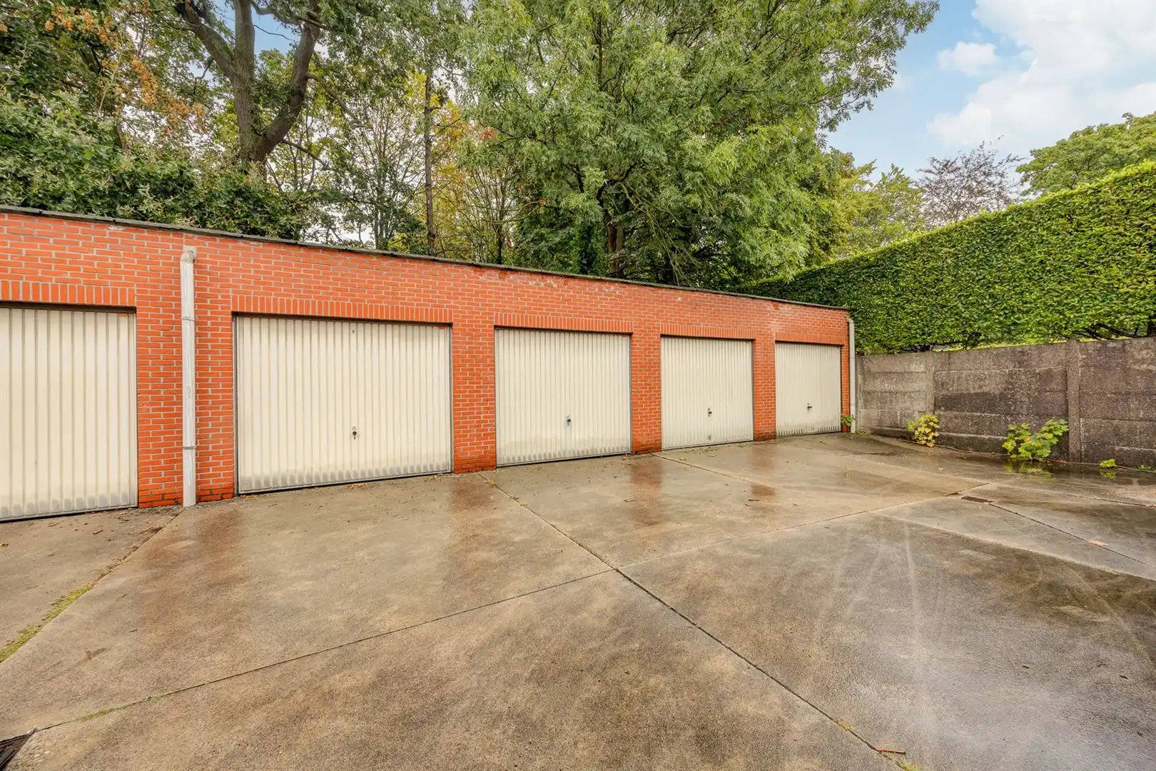 Verzorgd en ruim appartement met 2 slk en garagebox. foto 14