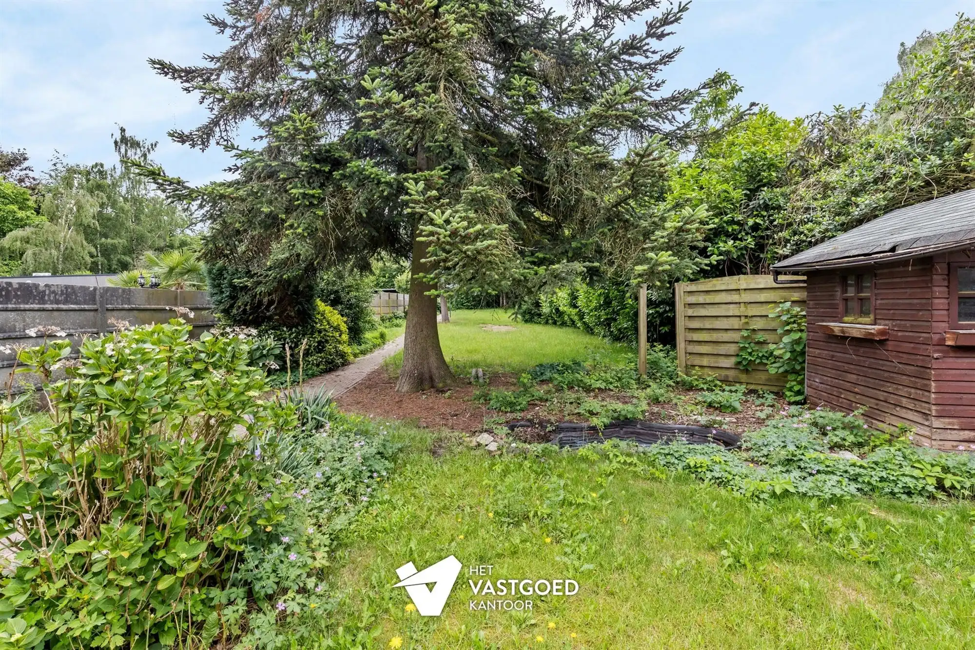 ZEER RUIME, DEELS GERENOVEERDE WONING MET RUIME, ZUIDGERICHTE TUIN foto 28