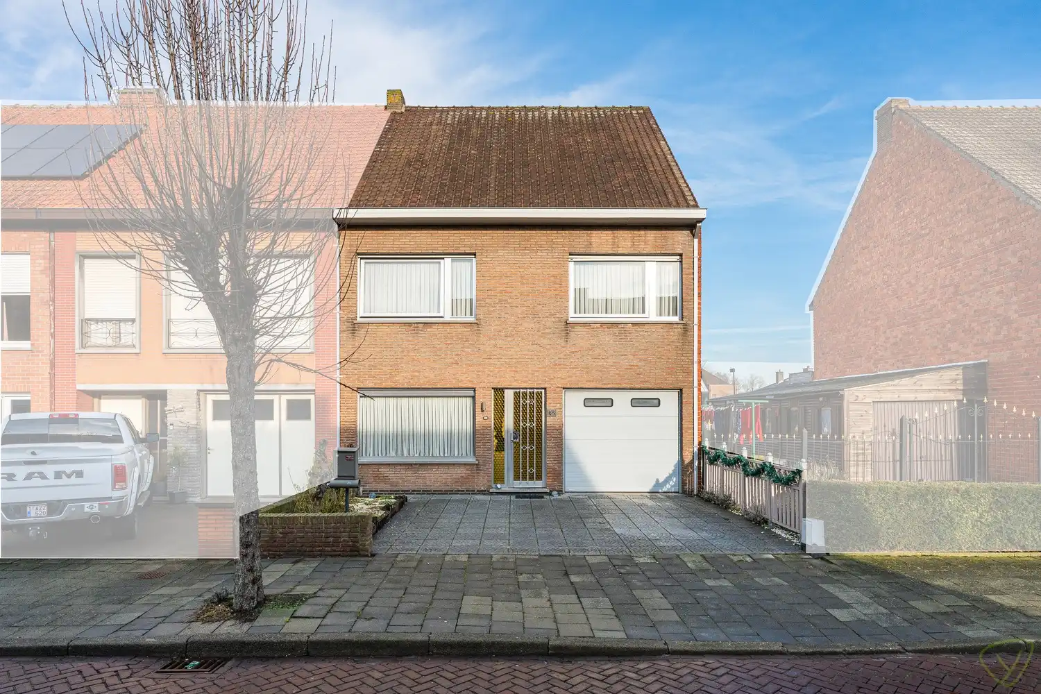 Hoofdfoto van de publicatie: Halfopen gezinswoning met tuin en garage in de Schaperijstraat te Eeklo