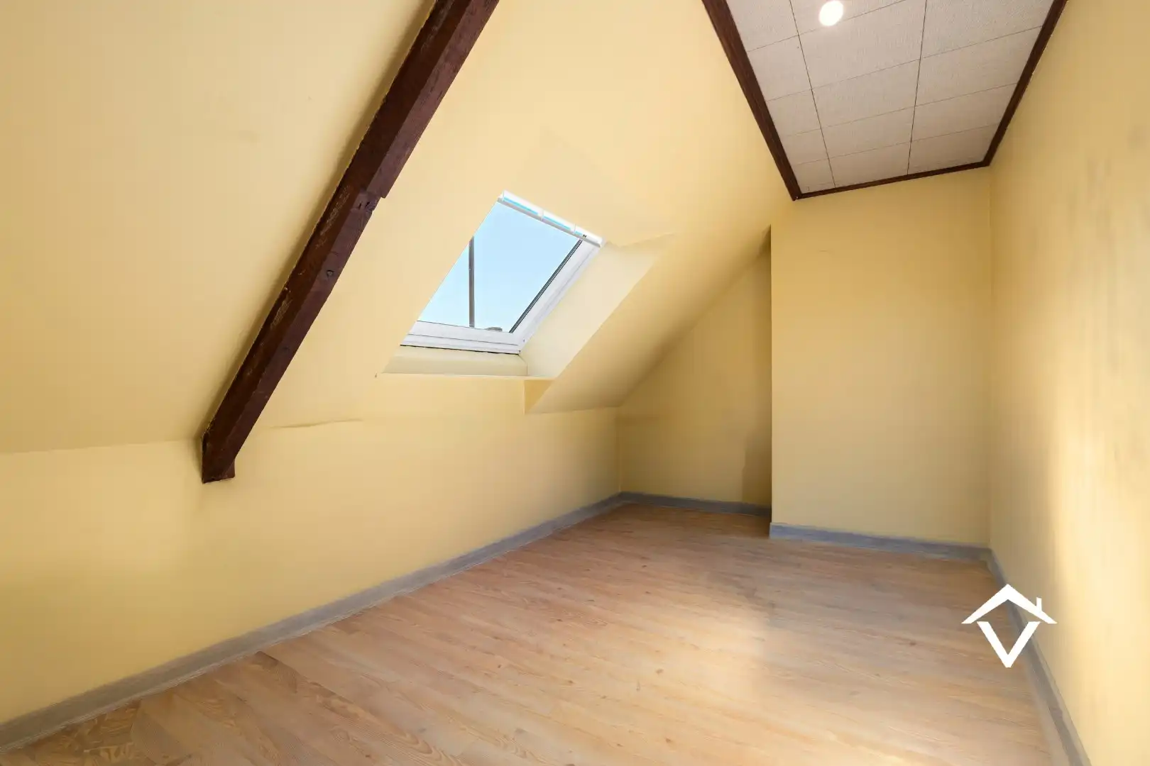 Zeer grote woning te koop in het centrum van Eernegem foto 27