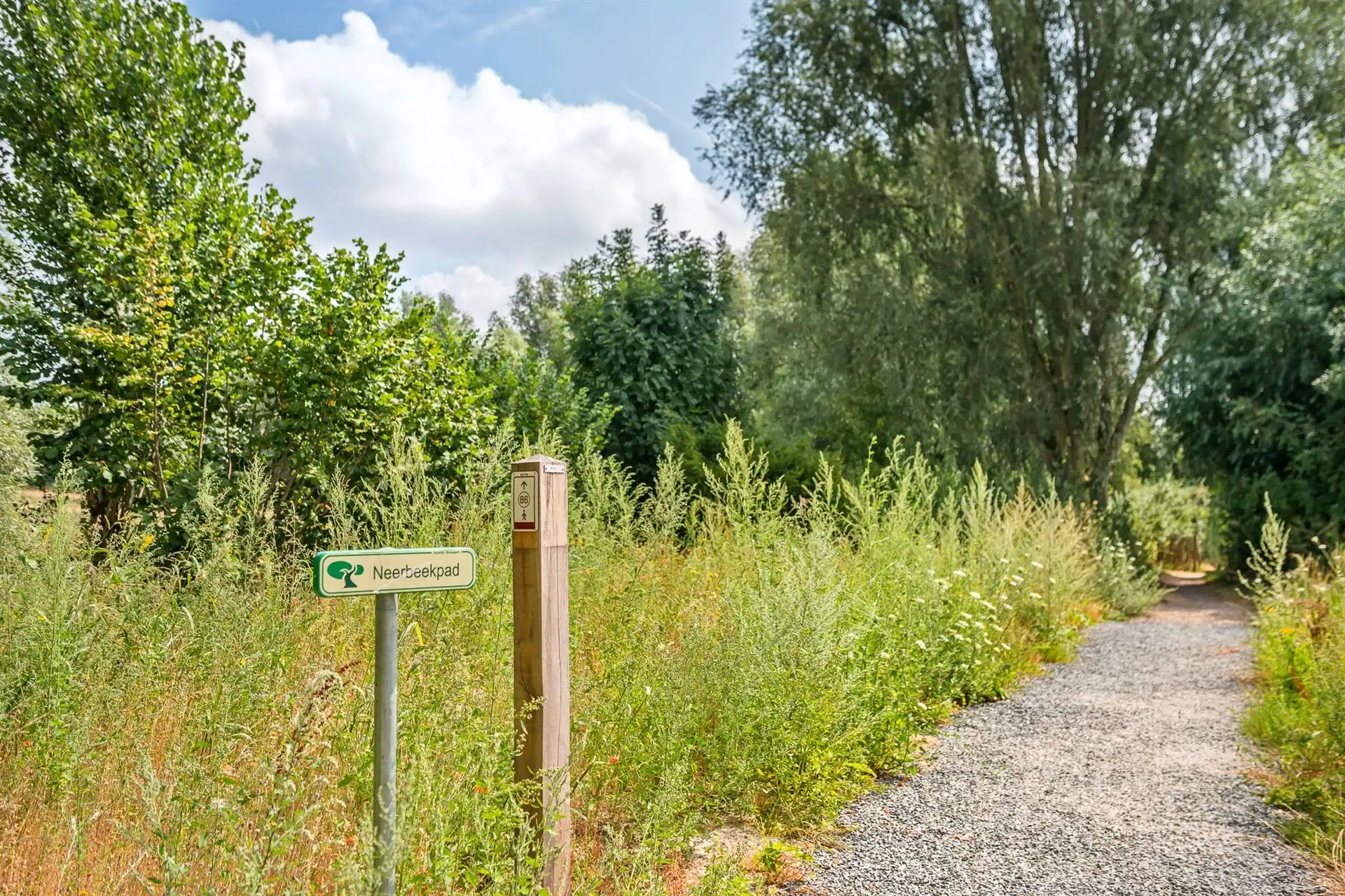Instapklare woning met 3 slk in een rustige wijk foto 17