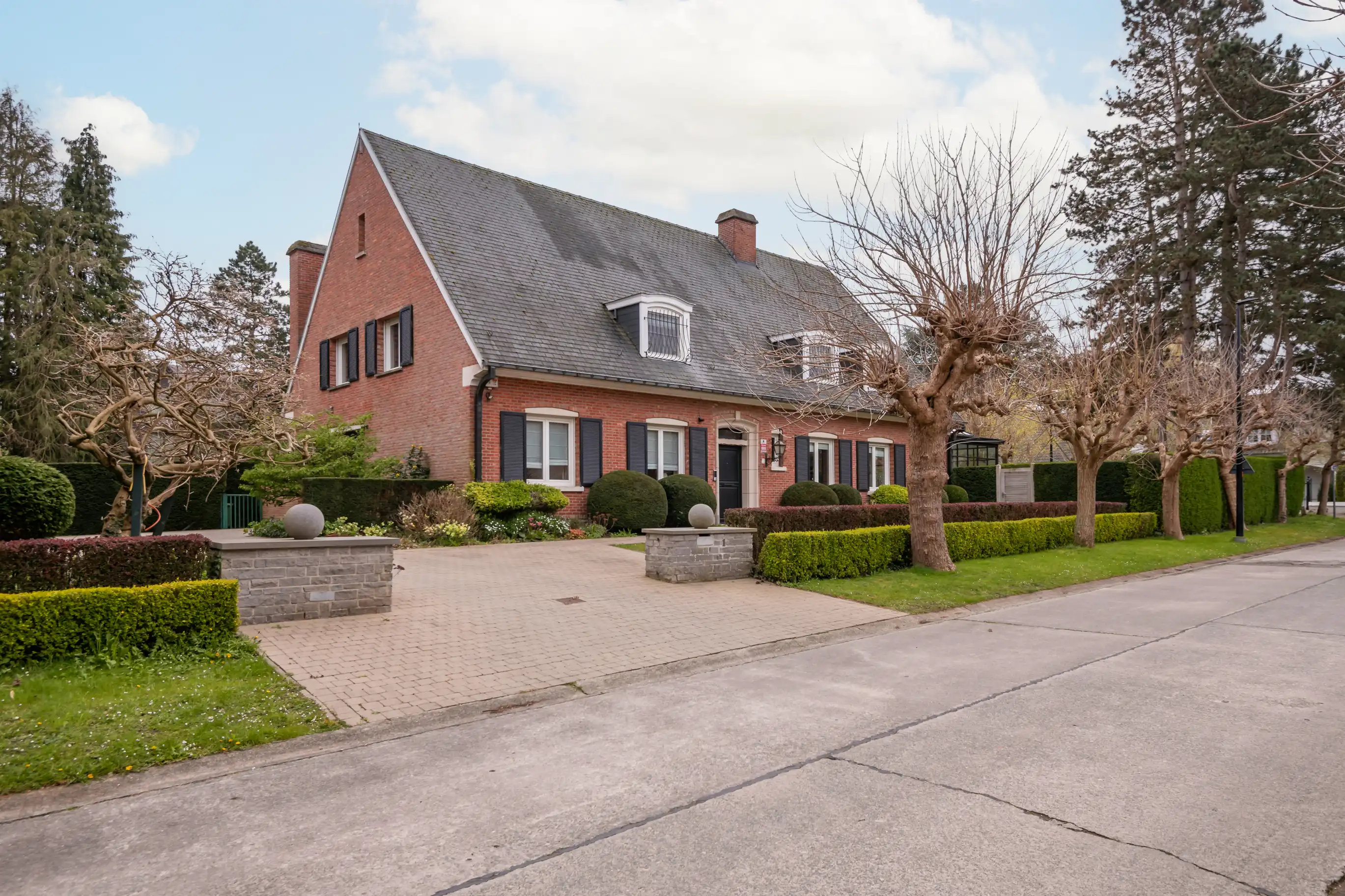 Hoofdfoto van de publicatie: Karaktervolle villa in het domein van Bouchout te Wemmel