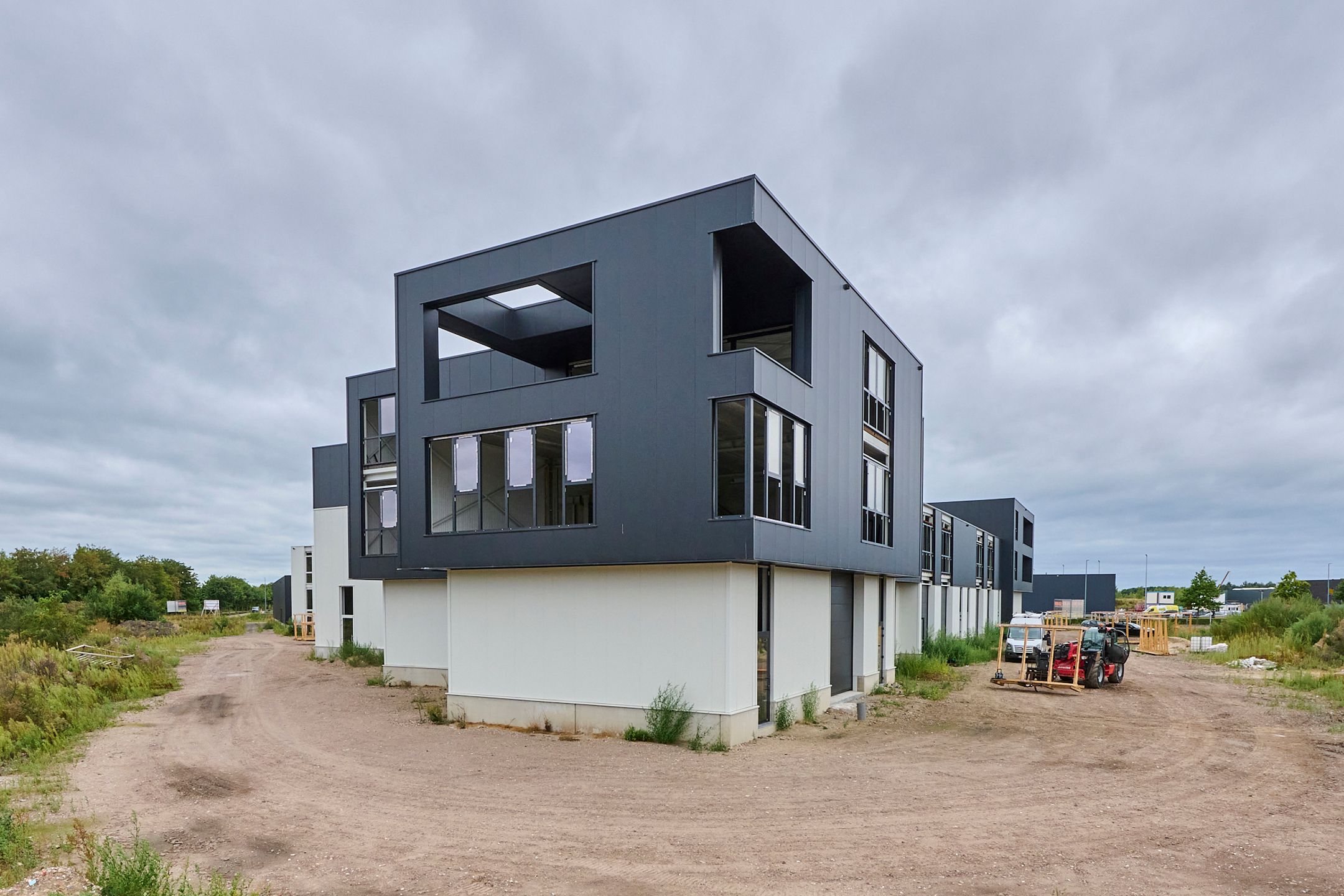 TE KOOP GENK: KMO-unit | kantoren | woonst - Kompellaan foto 9