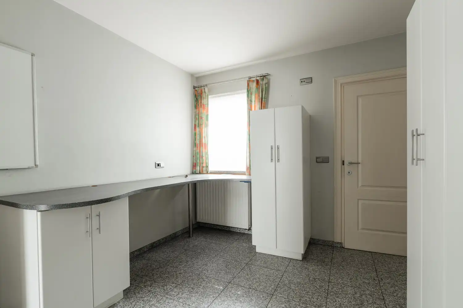 BEDRIJFSPAND MET CONCIERGEWONING foto 75