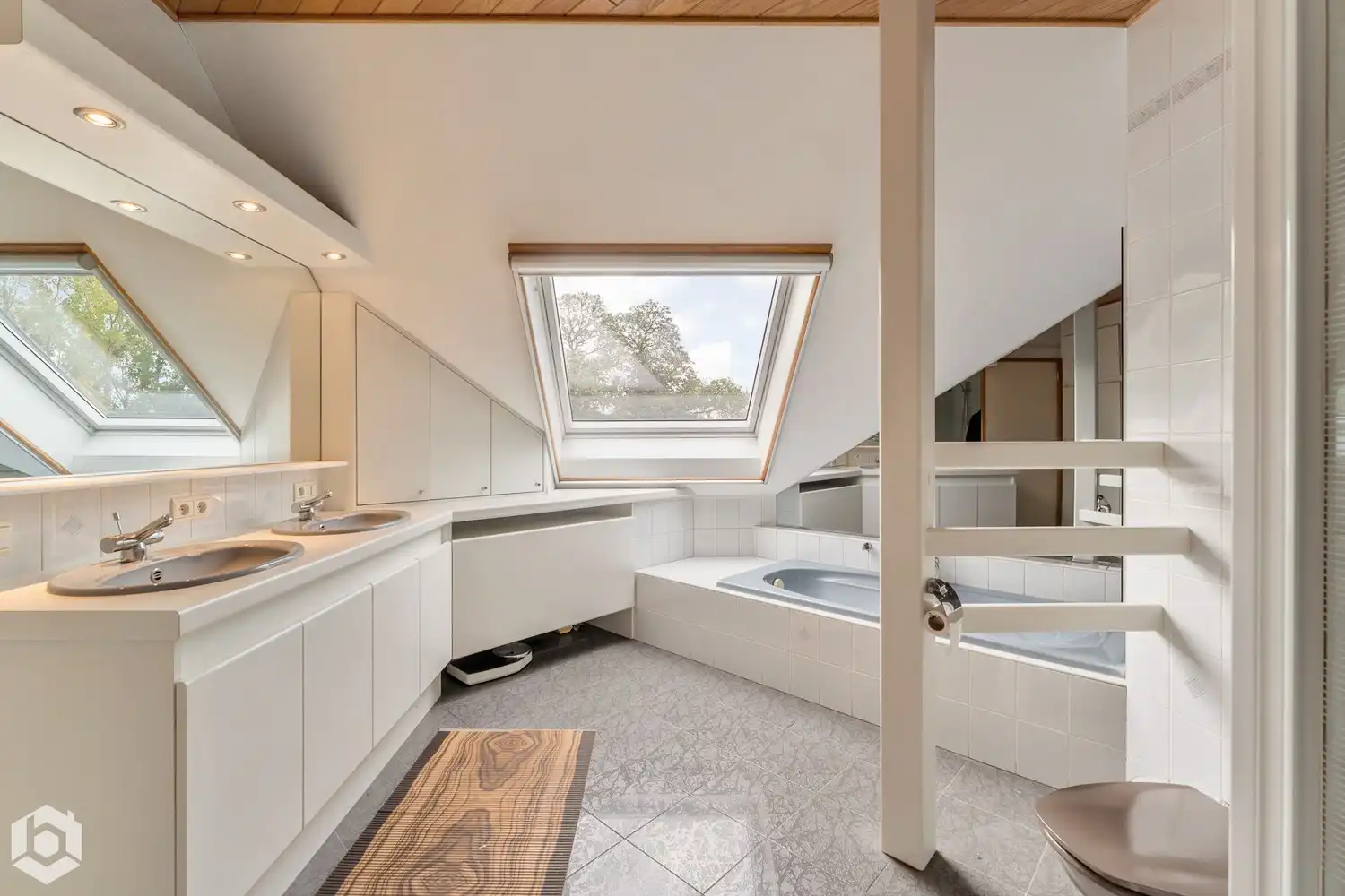 Prachtige gerenoveerde ruime woning in een groen kader foto 18