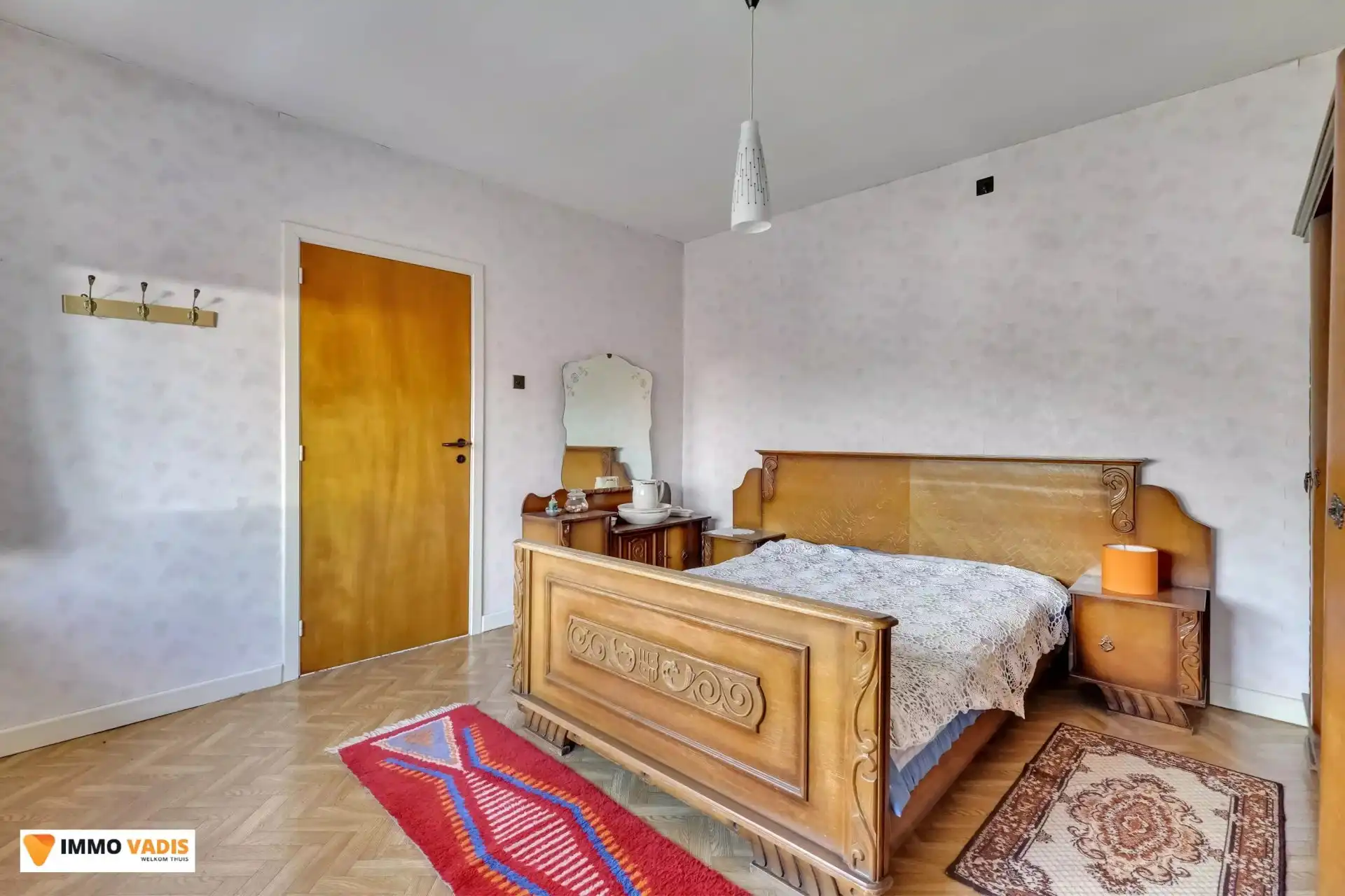 Halfopen bebouwing met 4 slaapkamers en vrijstaande garage foto 6