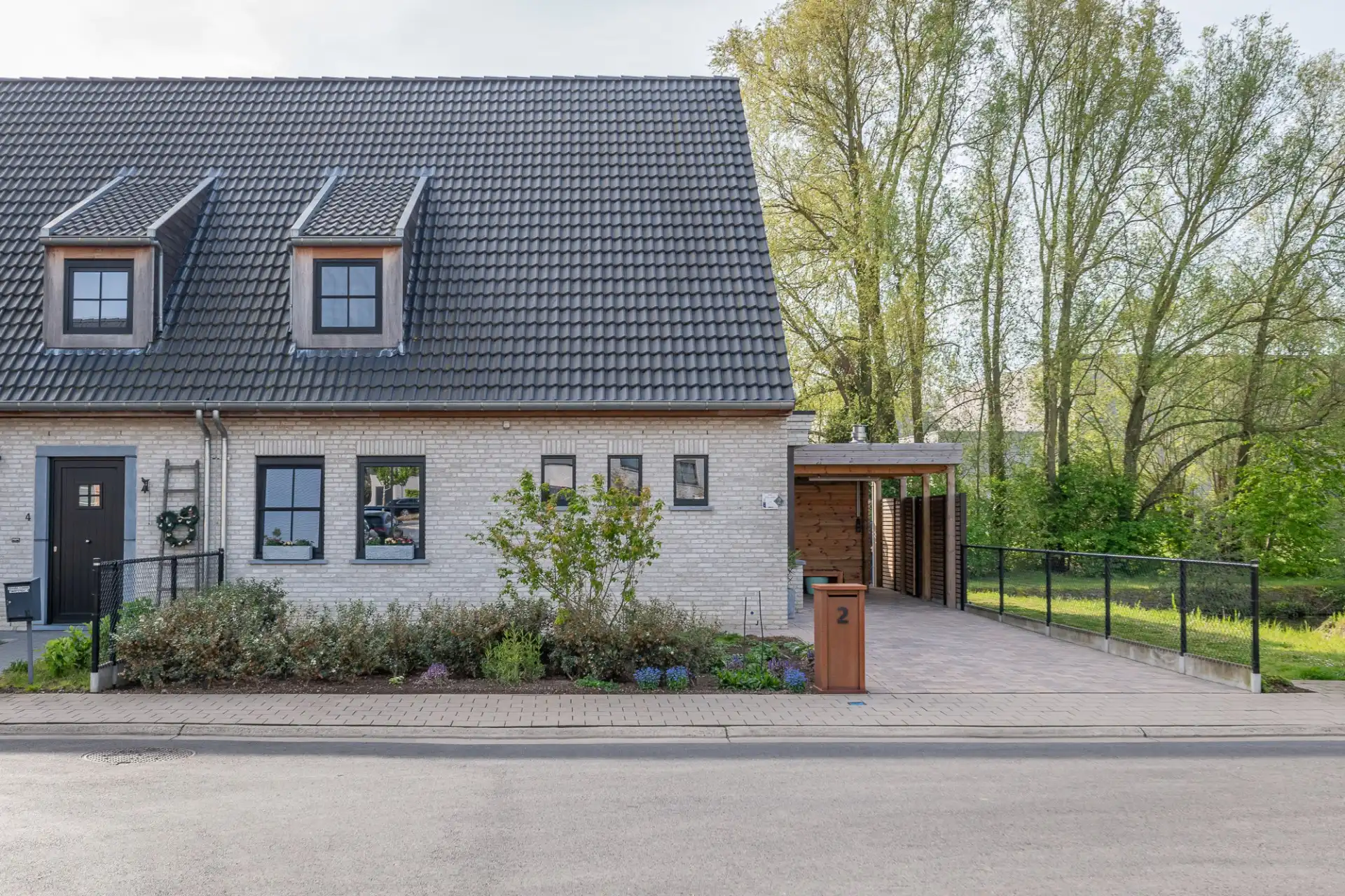 Verrassend ruime woning met 4 slaapkamers foto {{pictureIndex}}
