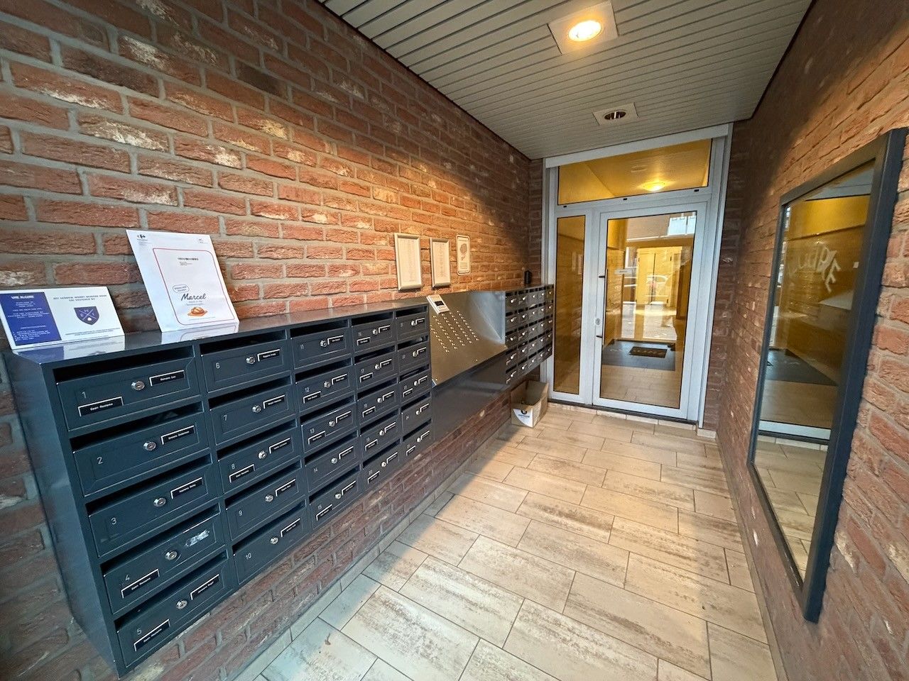 Genk-centrum, Dieplaan 29 bus 28 - Gezellig appartement met 1 slaapkamer (47 m2) en kelderberging. foto 2