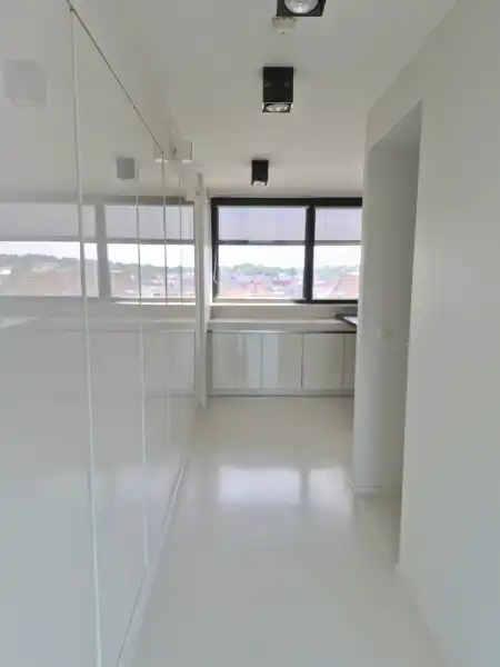 Modern 2-slaapkamer appartement met open zicht te koop foto 4