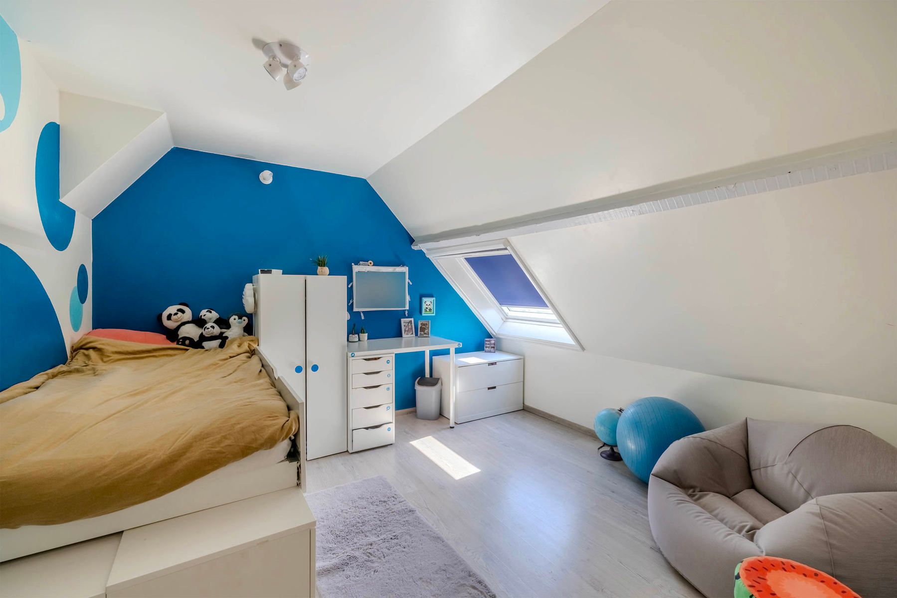 OB met o.a. 5 slaapkamers, 2 badkamers en ruim magazijn foto 24