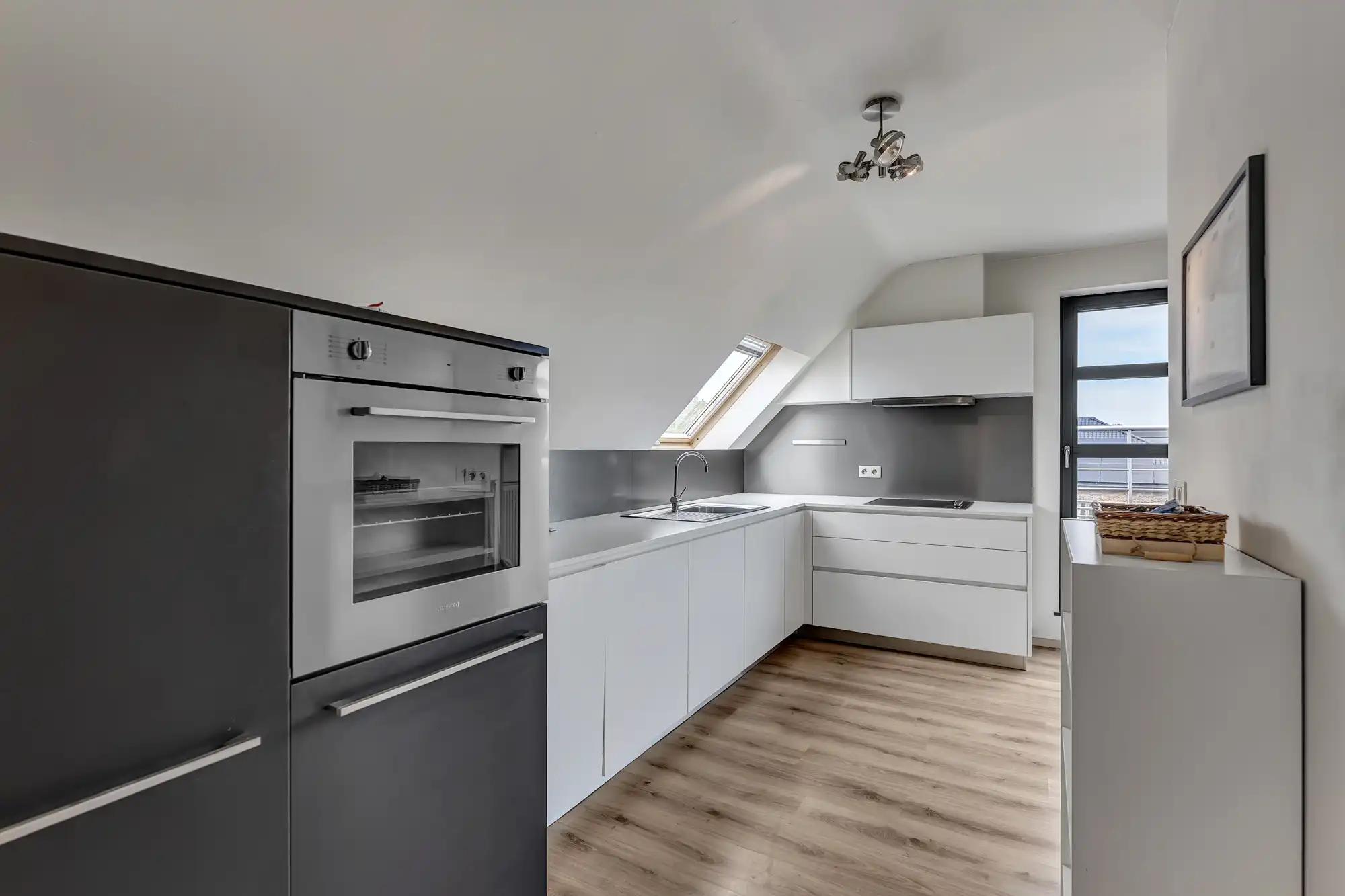 2-slaapkamer appartement met ruim terras foto 5