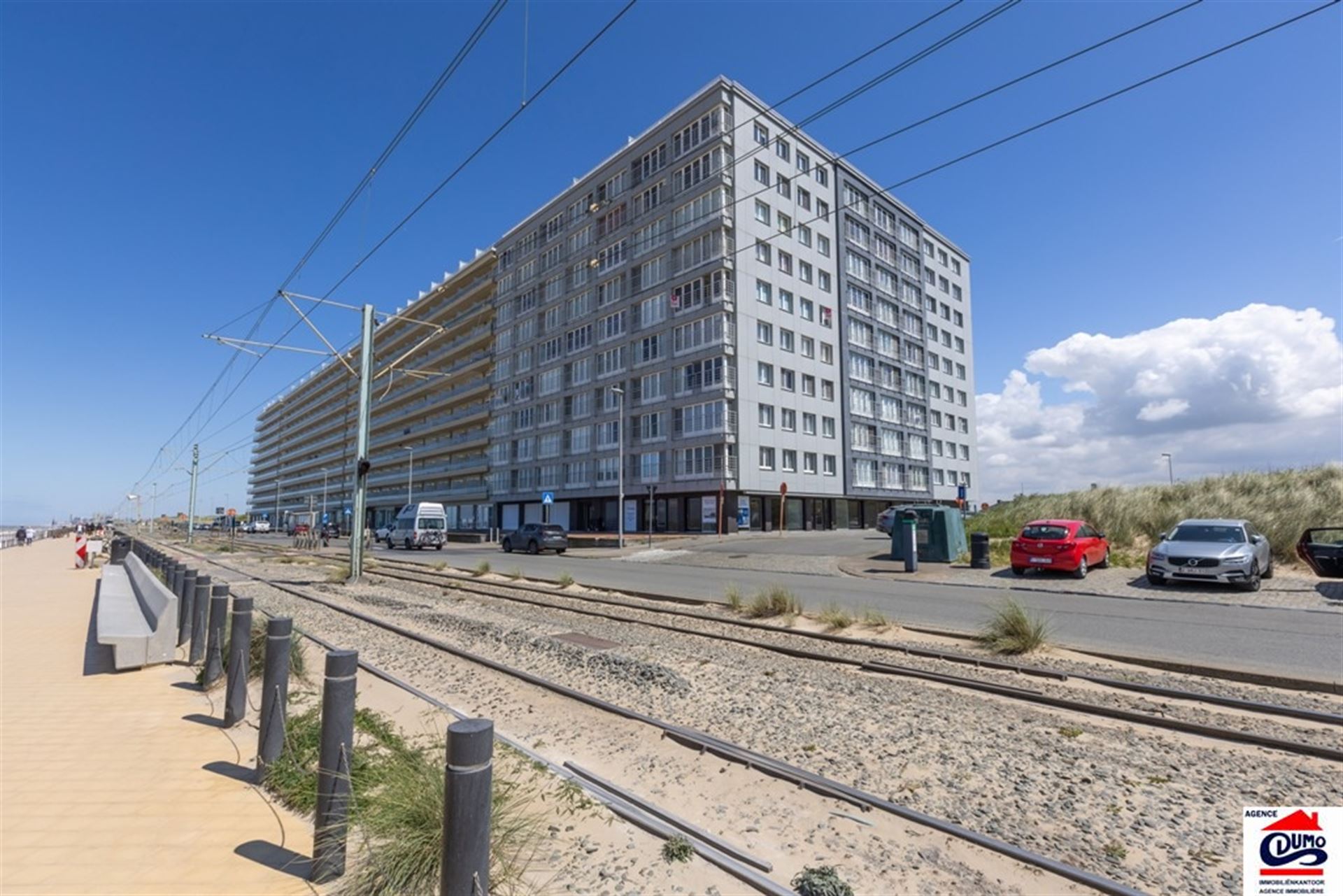 Gemeubeld appartement met 2 slaapkamers op de Zeedijk foto 1