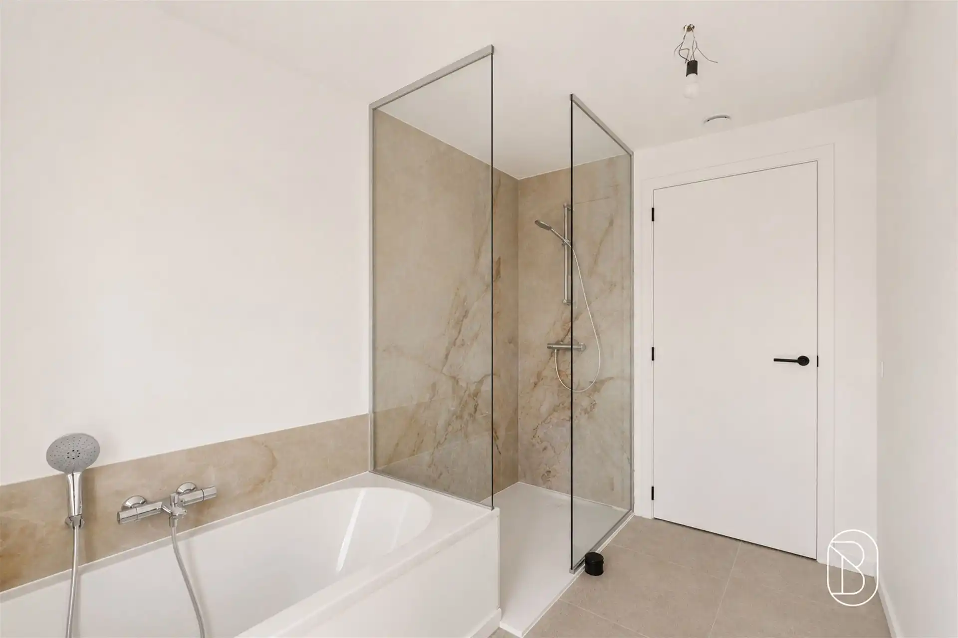 2 kwalitatieve luxueuze ENERGIENEUTRALE moderne nieuwbouwwoningen foto 6