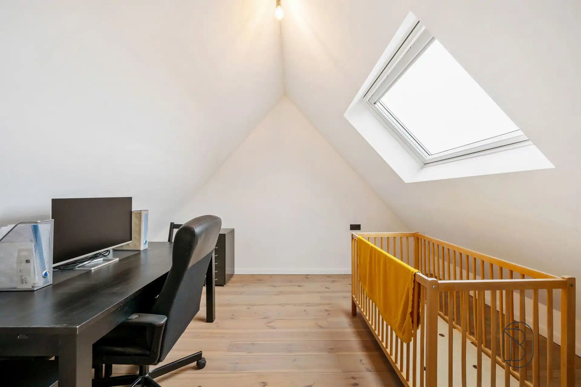 Instapklare woning met 3 slk, toffe buitenruimtes en garage foto 14