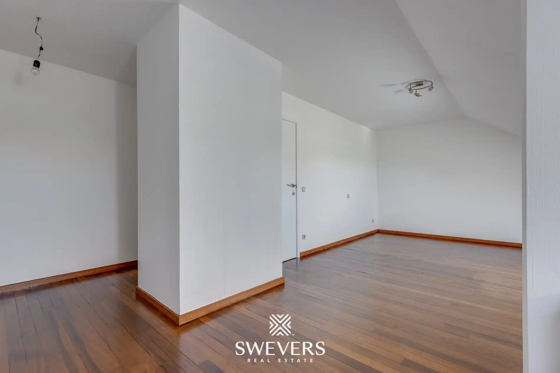 Ruim duplex-appartement in hartje Hasselt: ideaal voor 4 studenten of om te co-housen foto 14