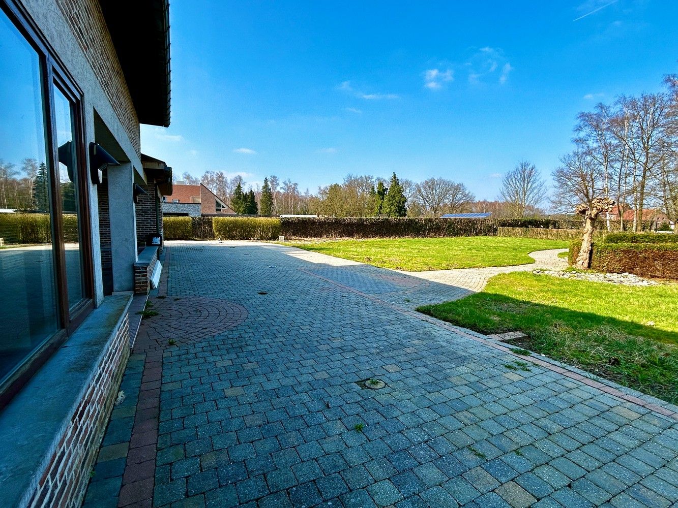 Landelijk gelegen woning met 4 slaapkamers, grote tuin, inpandige garage met werkplaats en kelder. foto 18