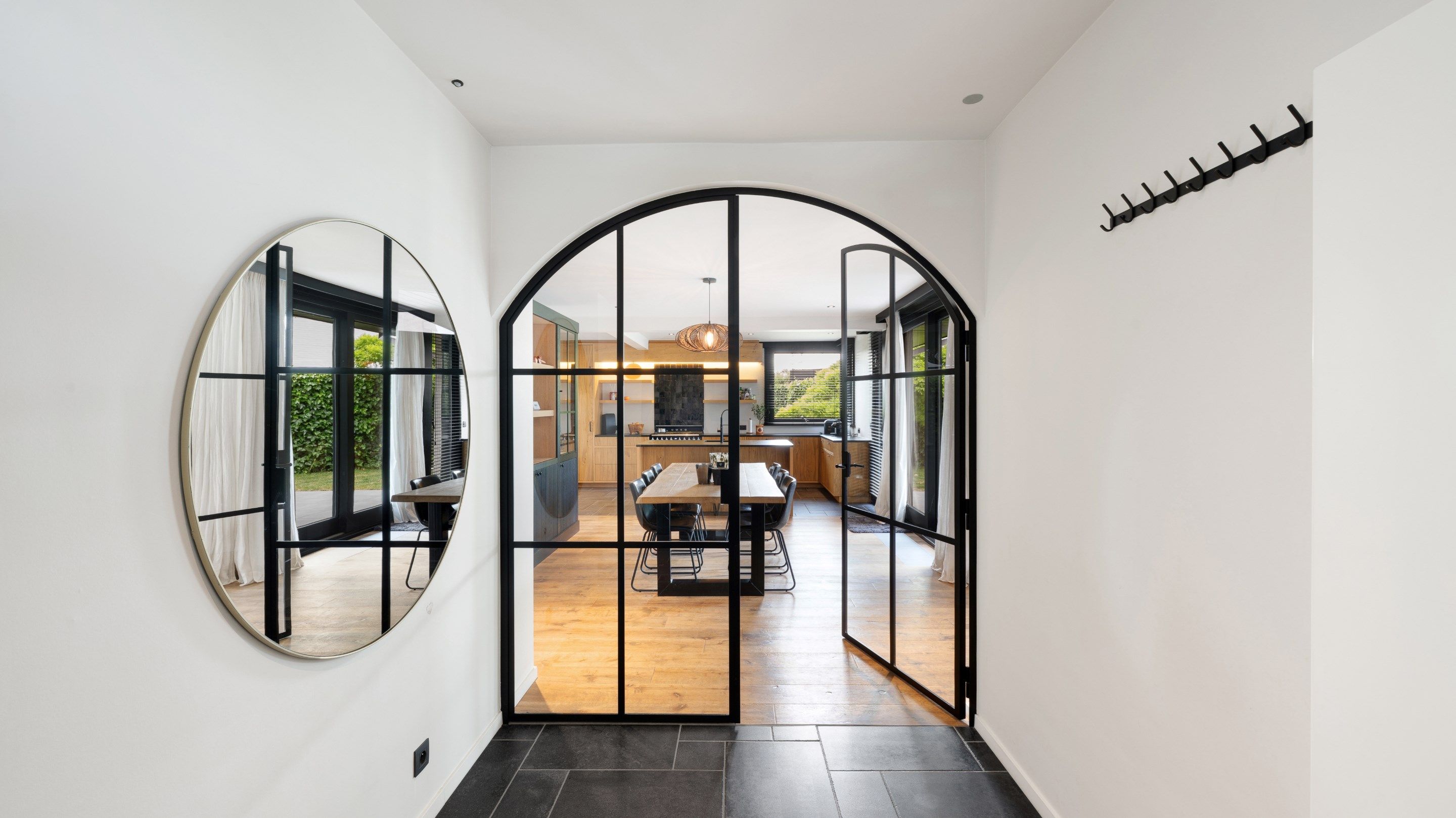 Residentieel gelegen alleenstaande villa te Knokke foto 2