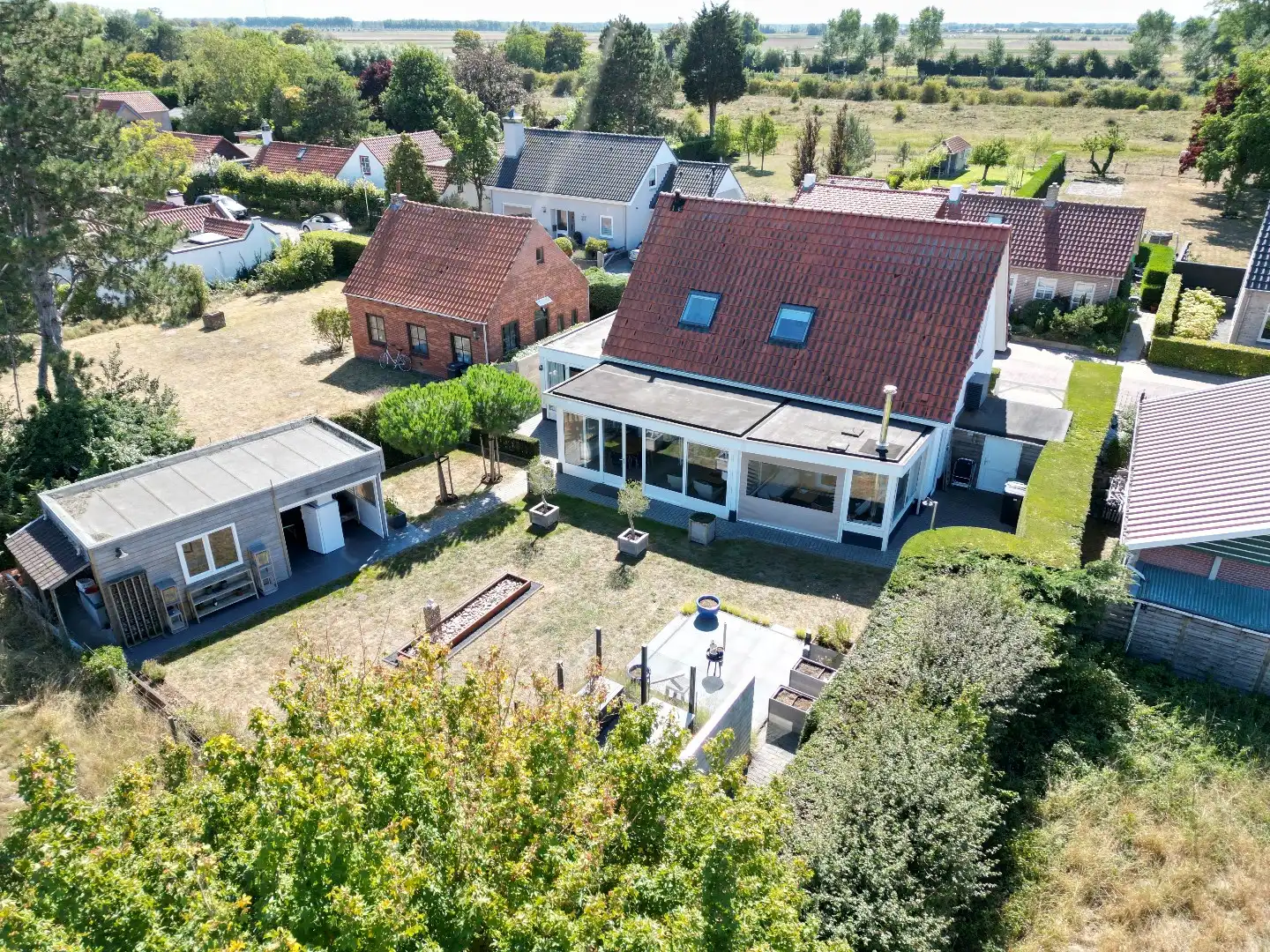 Charmante woning met verrassend veel ruimte en comfort. foto 3