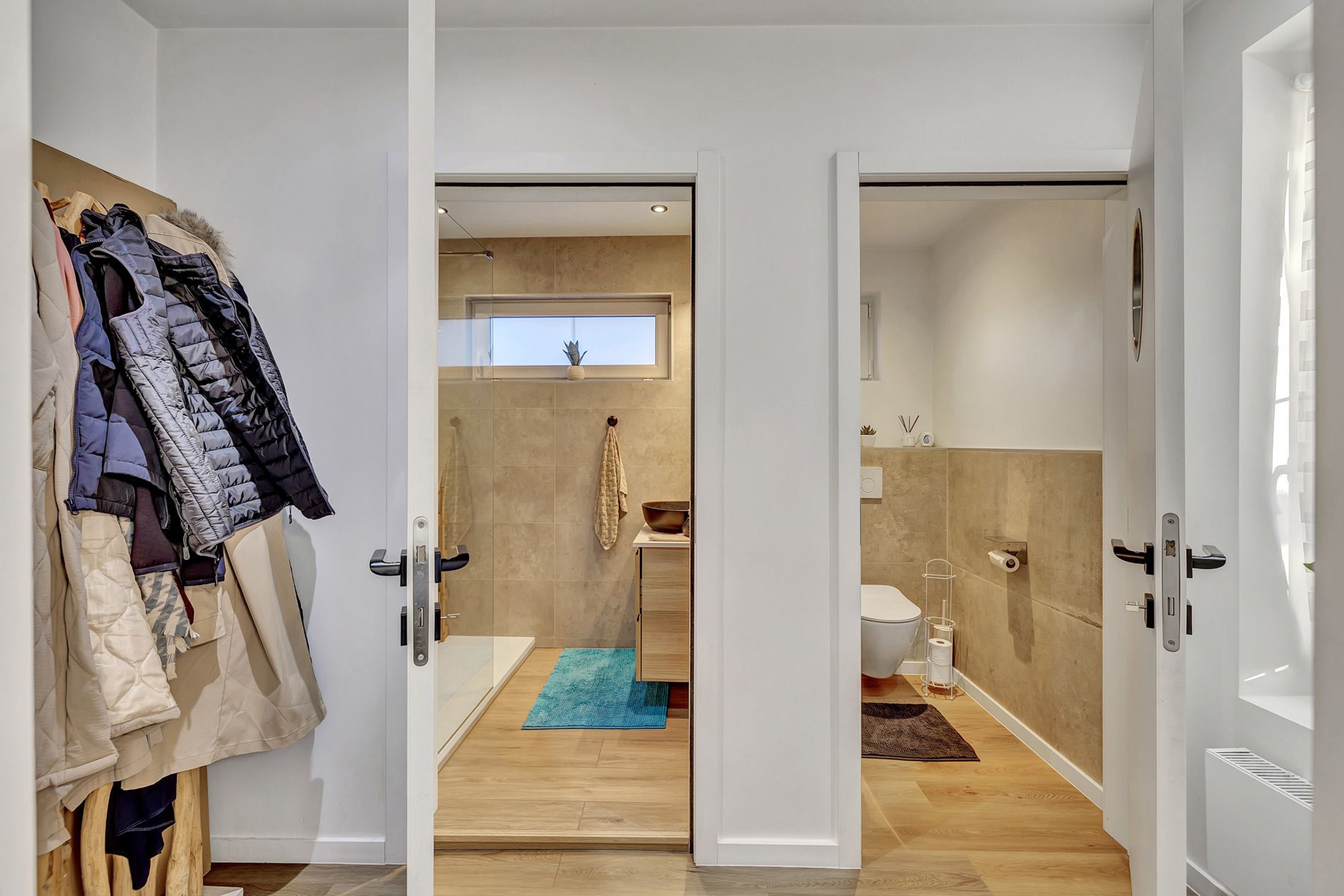 Instapklare woning met ruime tuin en garage foto 12