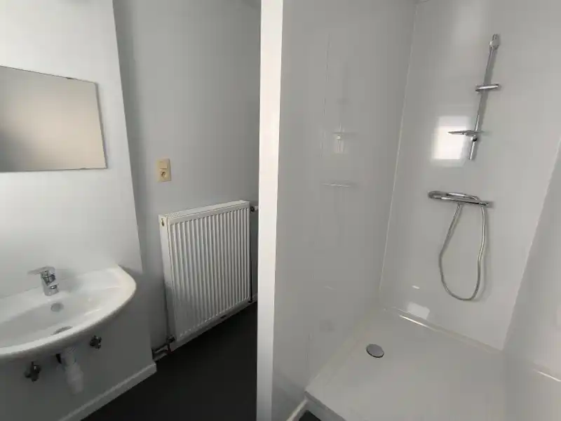 Ruime alleenstaande woning foto 13