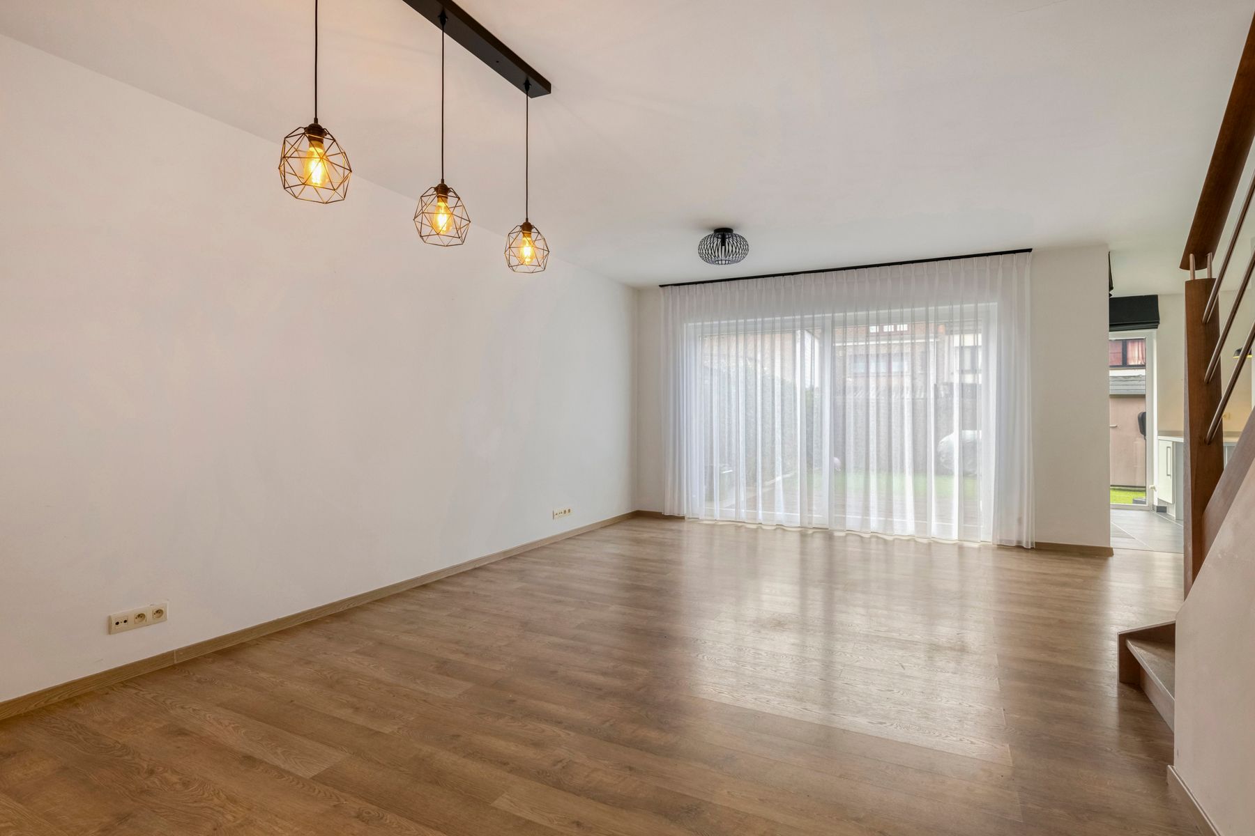 Ruime woning met 3 slaapkamers foto 2