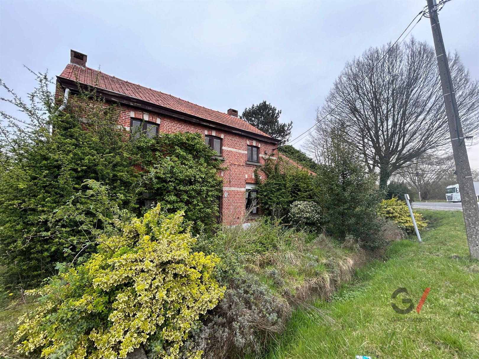 Hoofdfoto van de publicatie: Te renoveren woning te koop