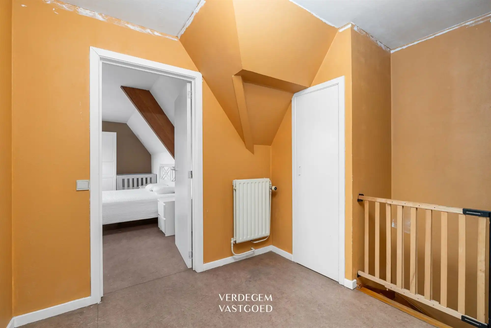Centraal gelegen opbrengsteigendom met gelijkvloerse handel/kantoor en duplexappartement foto 18
