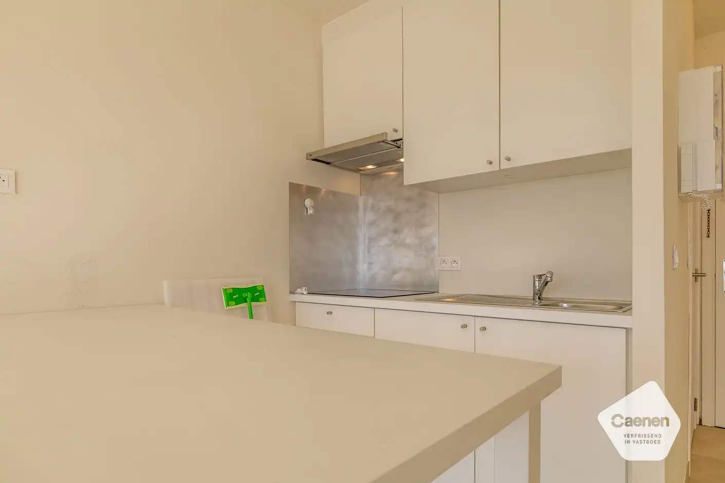 Volledig gerenoveerde studio nabij strand en zee! foto 6