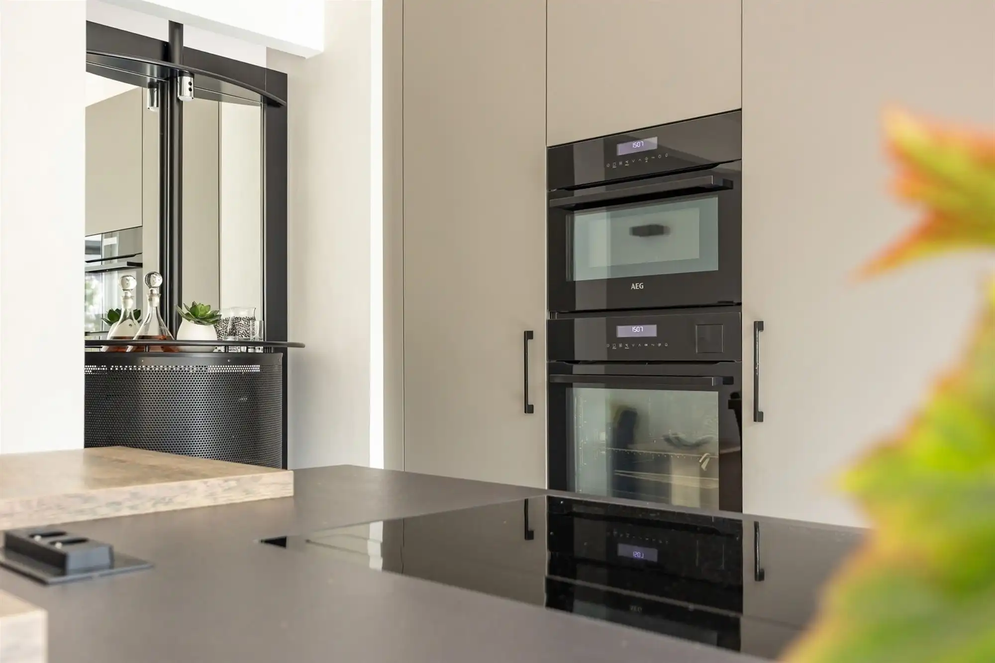 Instapklare en vrijstaande gezinswoning met 3 slpk. en een ruime tuin foto 16