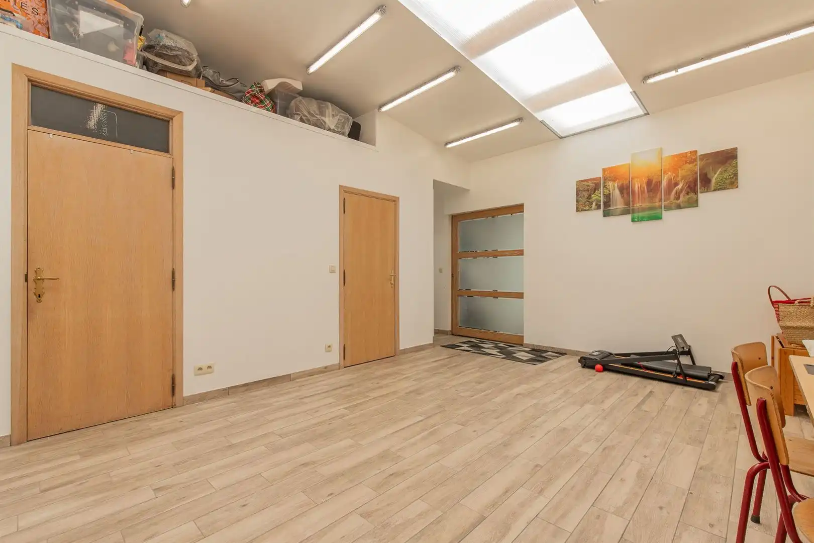 Volledig gerenoveerde woning met zwemvijver en ruime garage foto 9