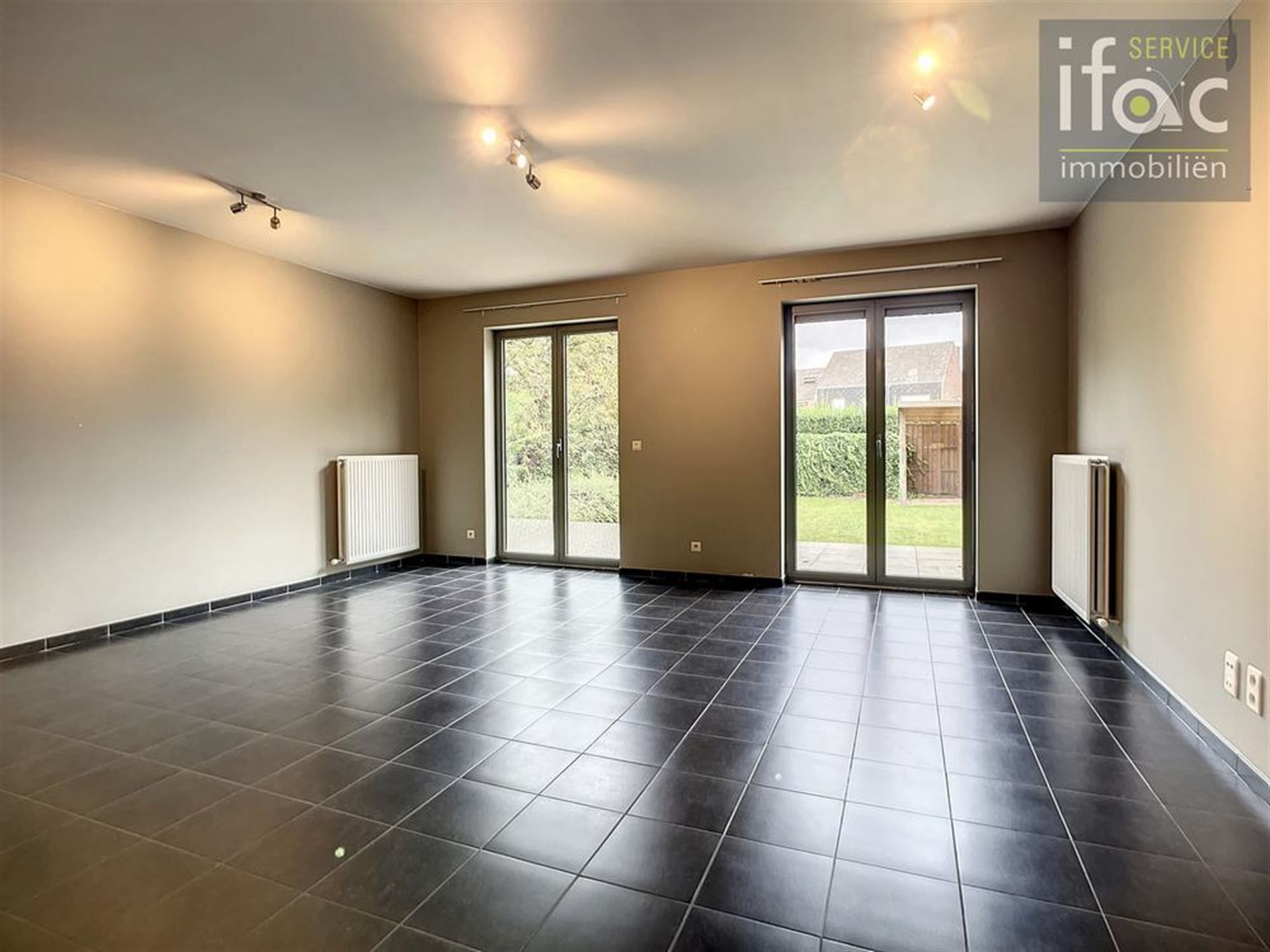 Mooie stapelwoning met tuin foto 12